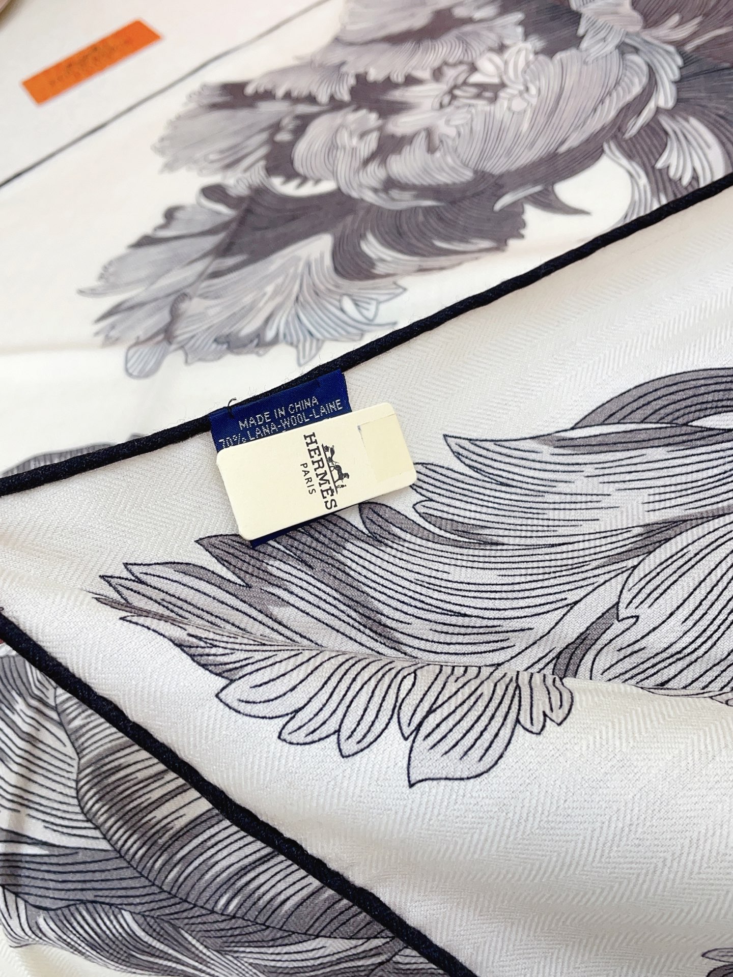 ✨✨【加厚丝毛款 双面同色】上新💏顶级H家专柜最新款【郁金香狂热 大三角巾】多功能三角巾 🎀🎀，色彩明丽