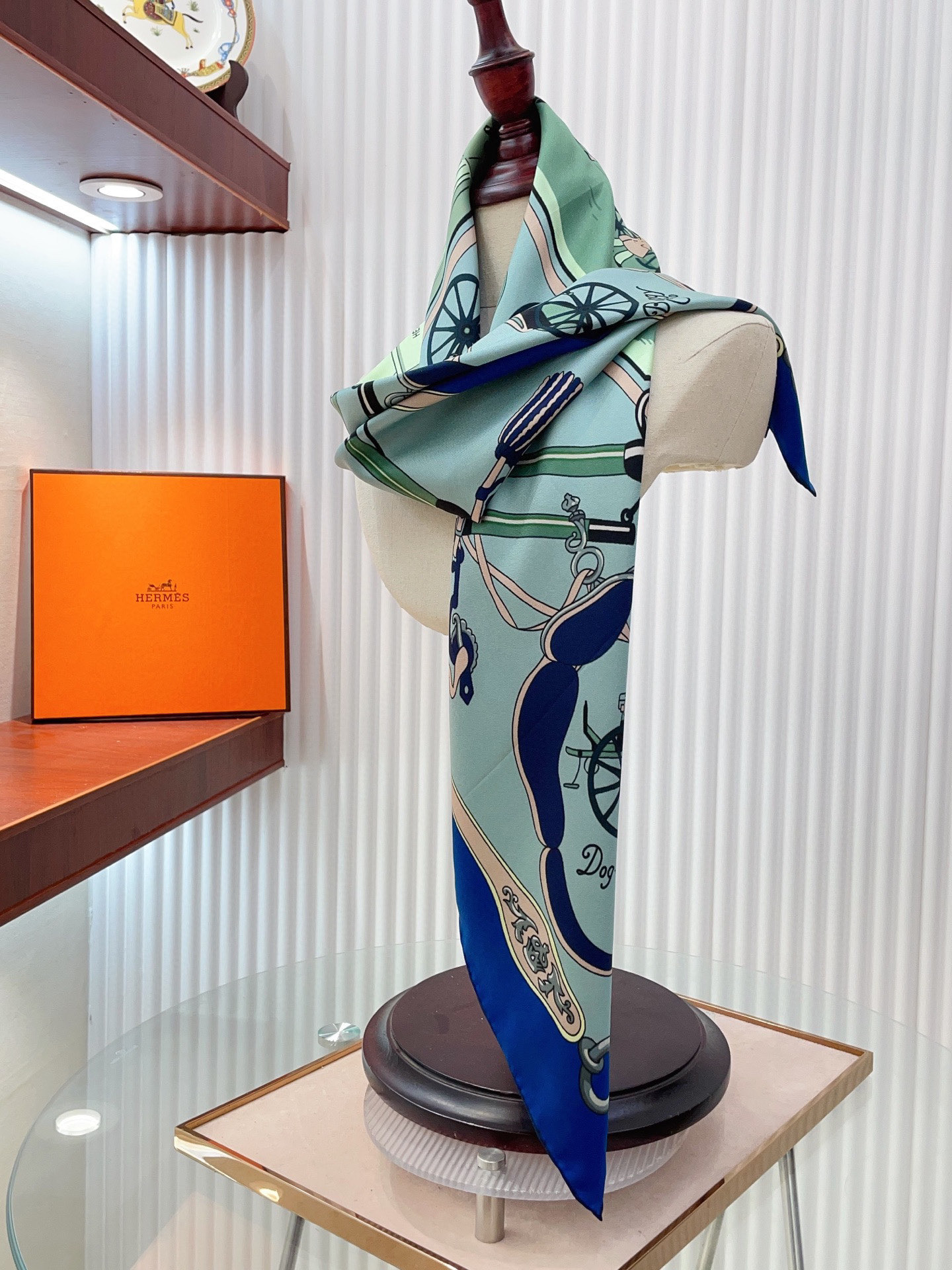 ✨✨【16姆米 单面】H**S真丝新款🆕👏👏买了都说好看‼️推荐💕【驾马横档 90】真丝方巾，顶级工艺超