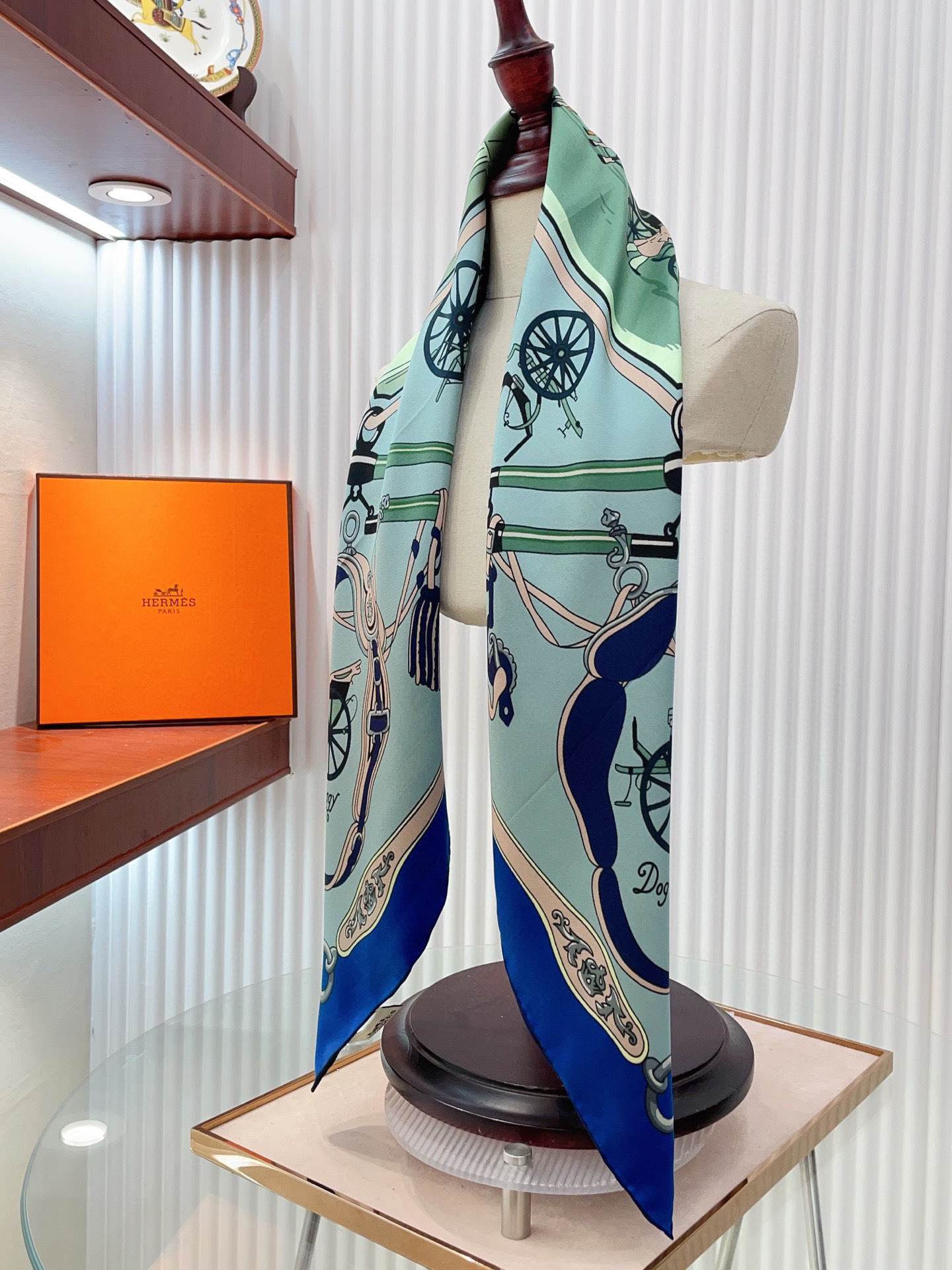 ✨✨【16姆米 单面】H**S真丝新款🆕👏👏买了都说好看‼️推荐💕【驾马横档 90】真丝方巾，顶级工艺超