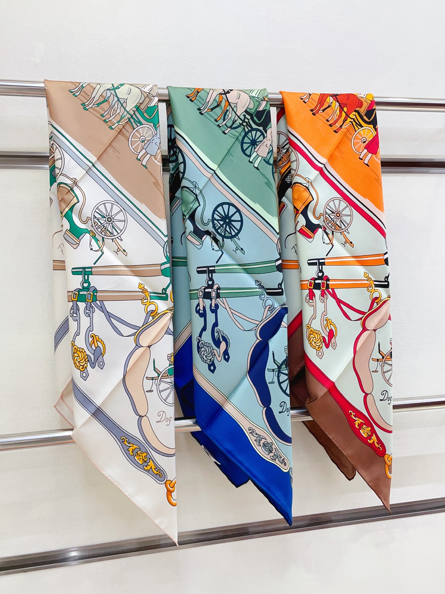 ✨✨【16姆米 单面】H**S真丝新款🆕👏👏买了都说好看‼️推荐💕【驾马横档 90】真丝方巾，顶级工艺超