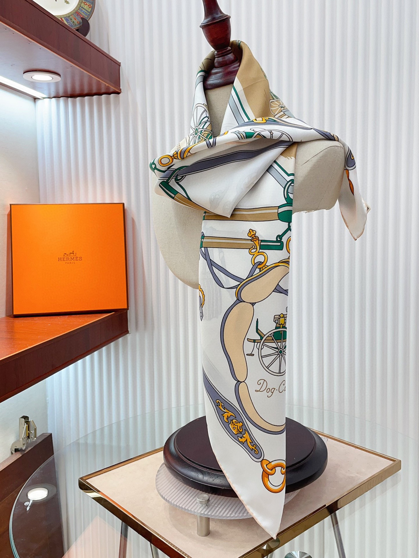 ✨✨【16姆米 单面】H**S真丝新款🆕👏👏买了都说好看‼️推荐💕【驾马横档 90】真丝方巾，顶级工艺超