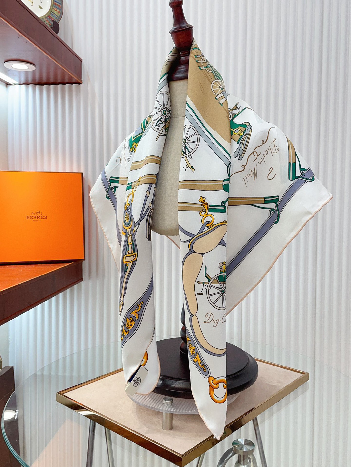 ✨✨【16姆米 单面】H**S真丝新款🆕👏👏买了都说好看‼️推荐💕【驾马横档 90】真丝方巾，顶级工艺超