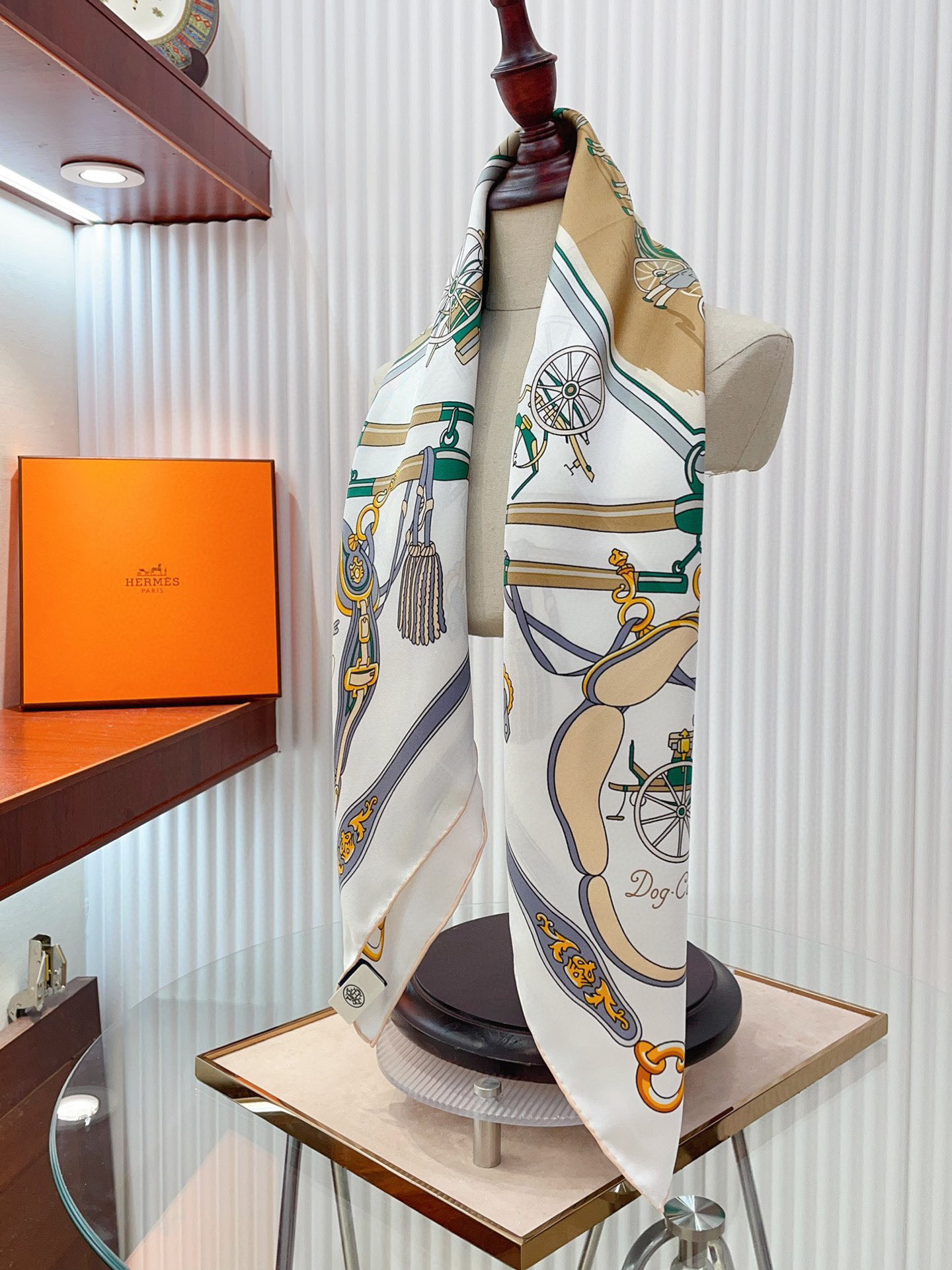 ✨✨【16姆米 单面】H**S真丝新款🆕👏👏买了都说好看‼️推荐💕【驾马横档 90】真丝方巾，顶级工艺超