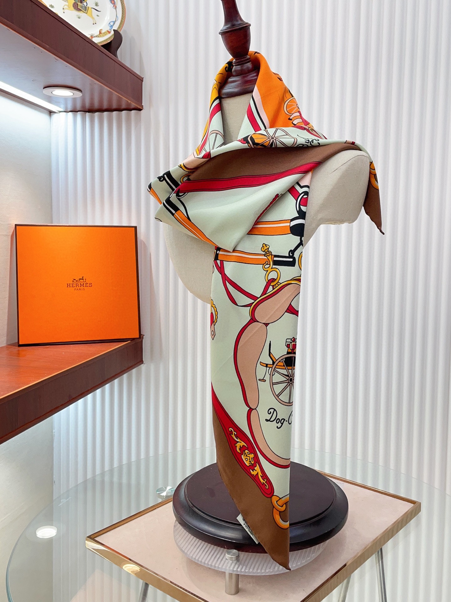 ✨✨【16姆米 单面】H**S真丝新款🆕👏👏买了都说好看‼️推荐💕【驾马横档 90】真丝方巾，顶级工艺超