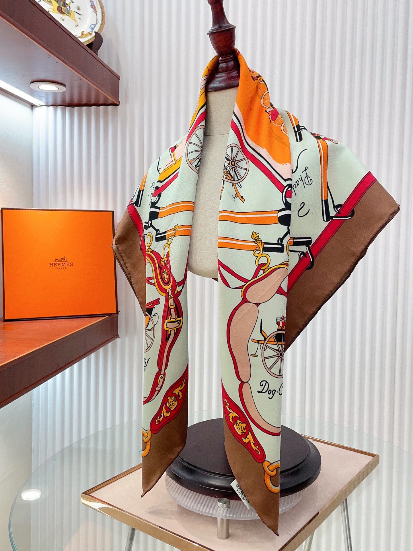 ✨✨【16姆米 单面】H**S真丝新款🆕👏👏买了都说好看‼️推荐💕【驾马横档 90】真丝方巾，顶级工艺超