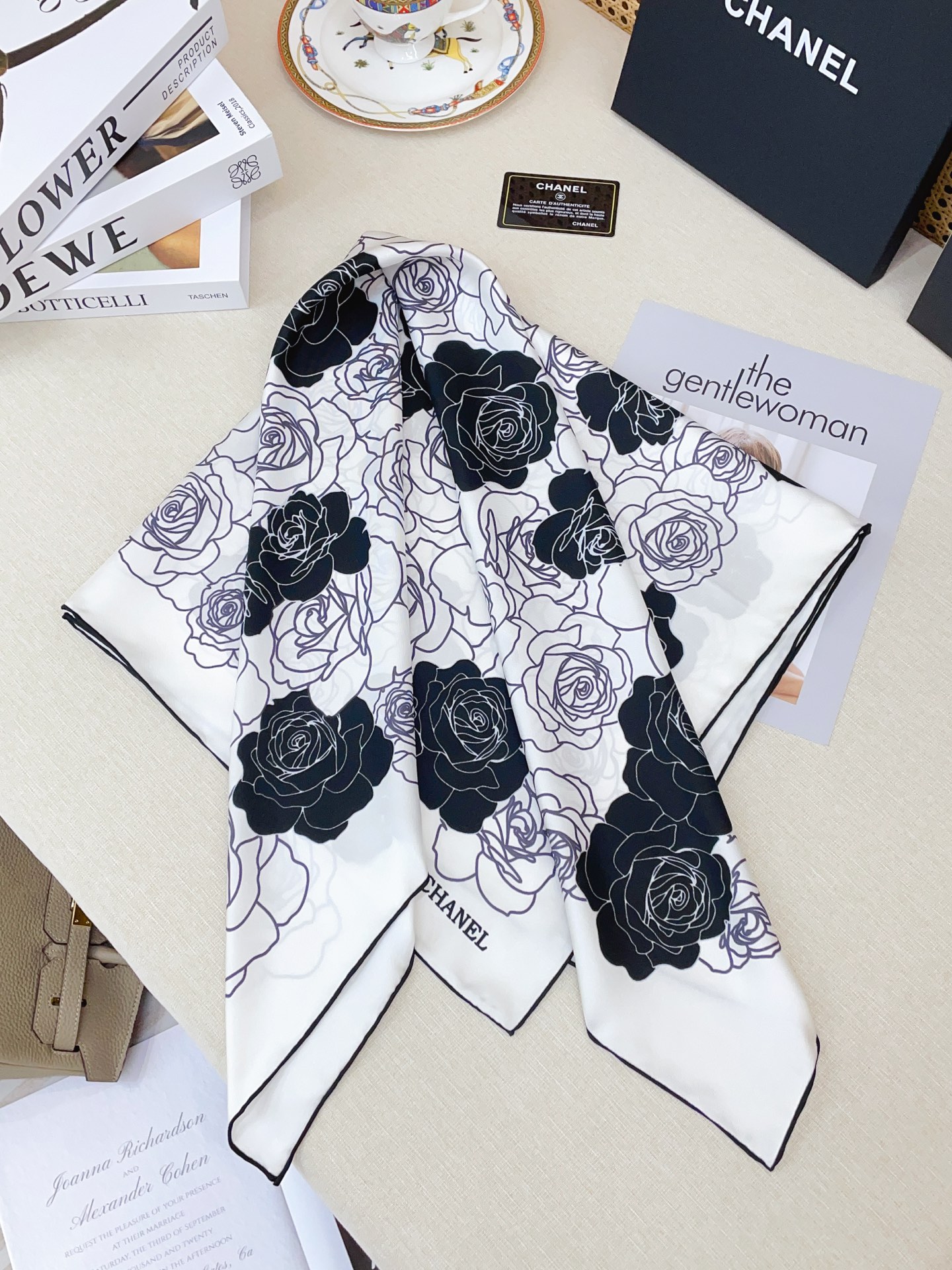 ✨✨【16姆米 单面】新款小香‼️美翻了流泪最新御用殿堂级极品‼️经典元素图案设计风格❗️美丽至极 真的