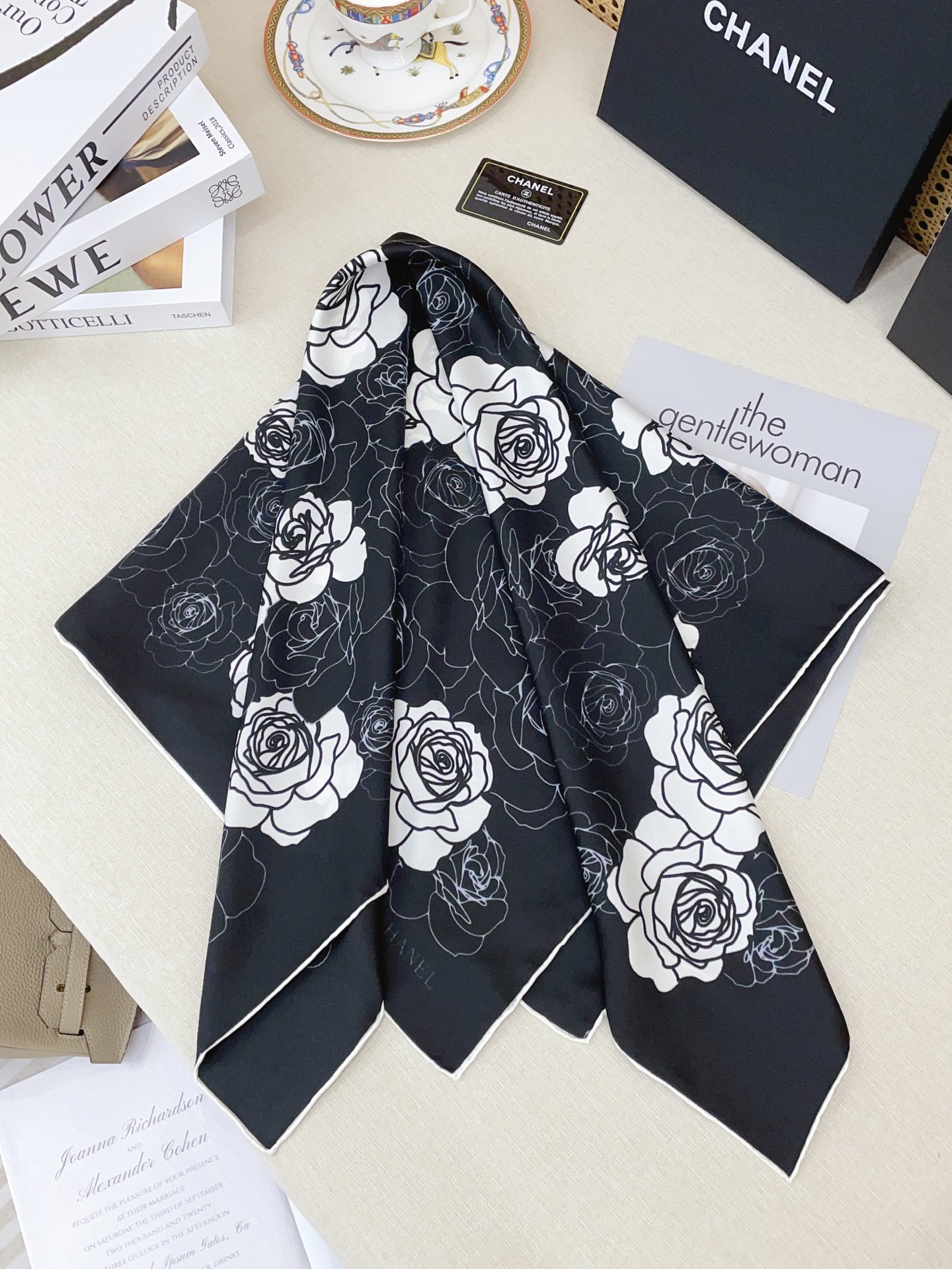 ✨✨【16姆米 单面】新款小香‼️美翻了流泪最新御用殿堂级极品‼️经典元素图案设计风格❗️美丽至极 真的