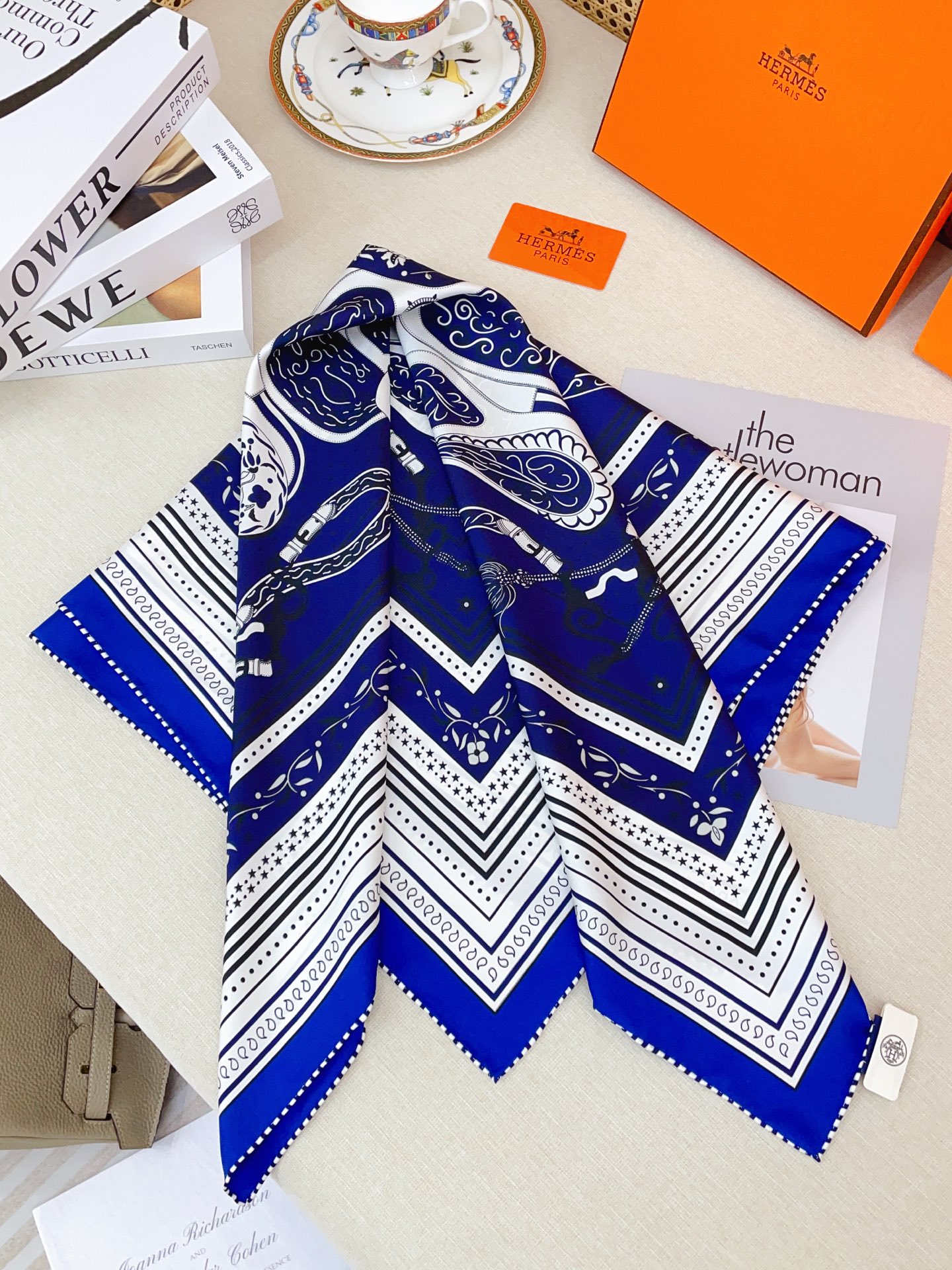 ✨✨【18姆米 双面同色】H**S真丝新款🆕👏👏买了都说好看‼️推荐💕【亚马逊的节日 90】真丝方巾，顶