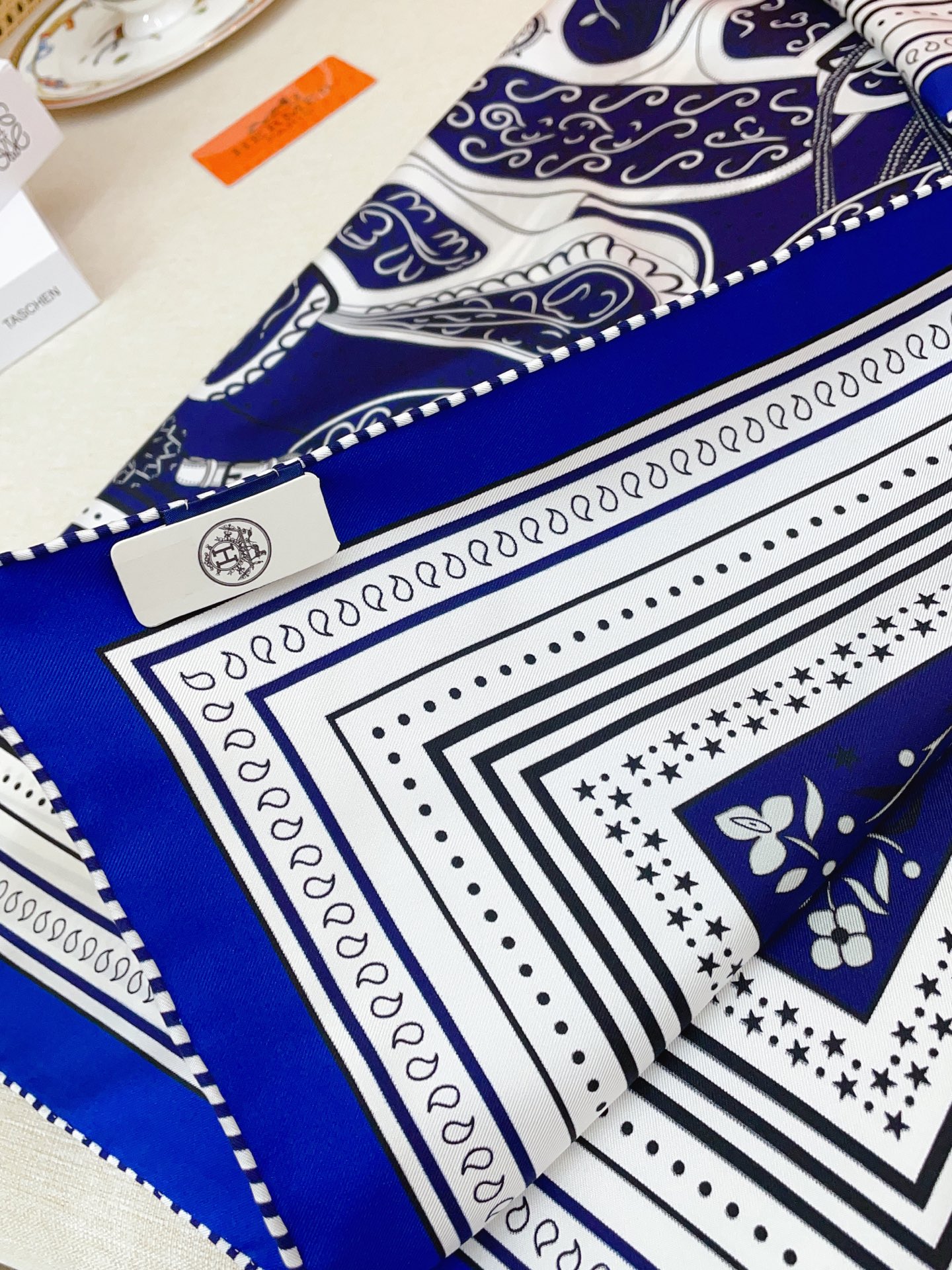 ✨✨【18姆米 双面同色】H**S真丝新款🆕👏👏买了都说好看‼️推荐💕【亚马逊的节日 90】真丝方巾，顶