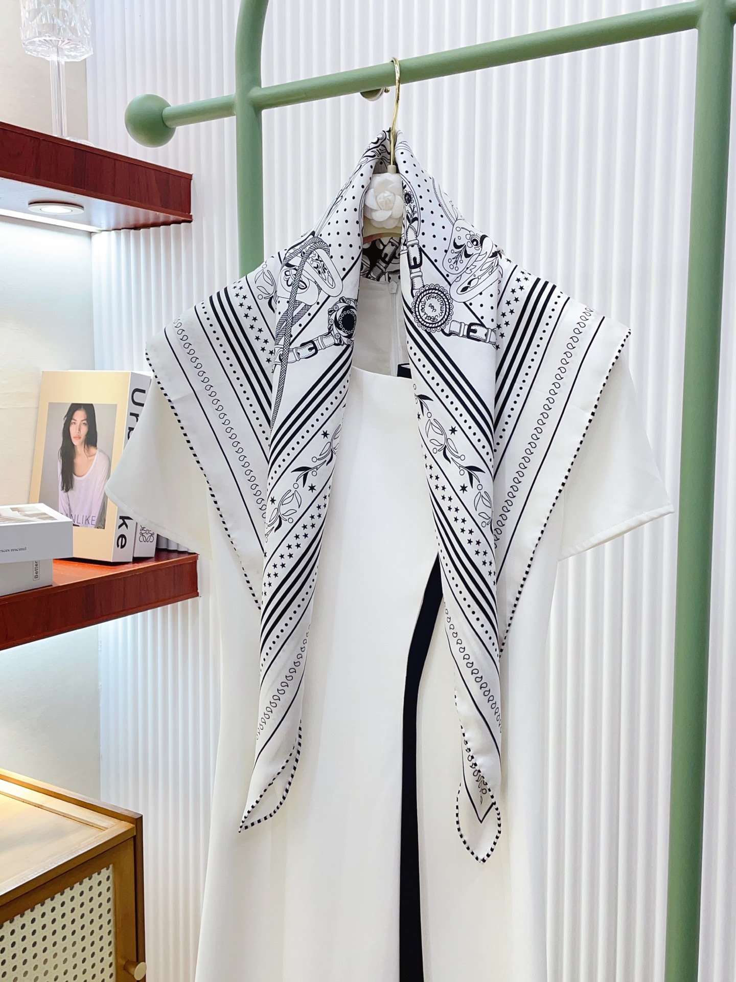 ✨✨【18姆米 双面同色】H**S真丝新款🆕👏👏买了都说好看‼️推荐💕【亚马逊的节日 90】真丝方巾，顶