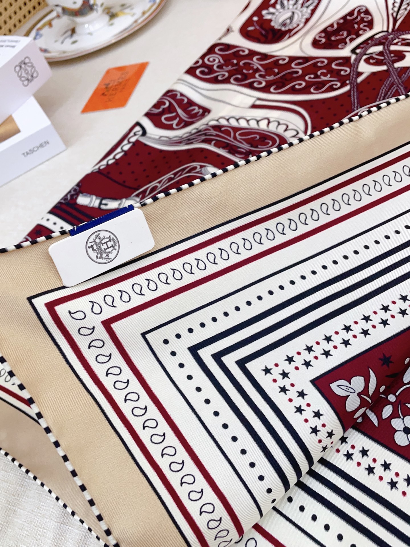 ✨✨【18姆米 双面同色】H**S真丝新款🆕👏👏买了都说好看‼️推荐💕【亚马逊的节日 90】真丝方巾，顶