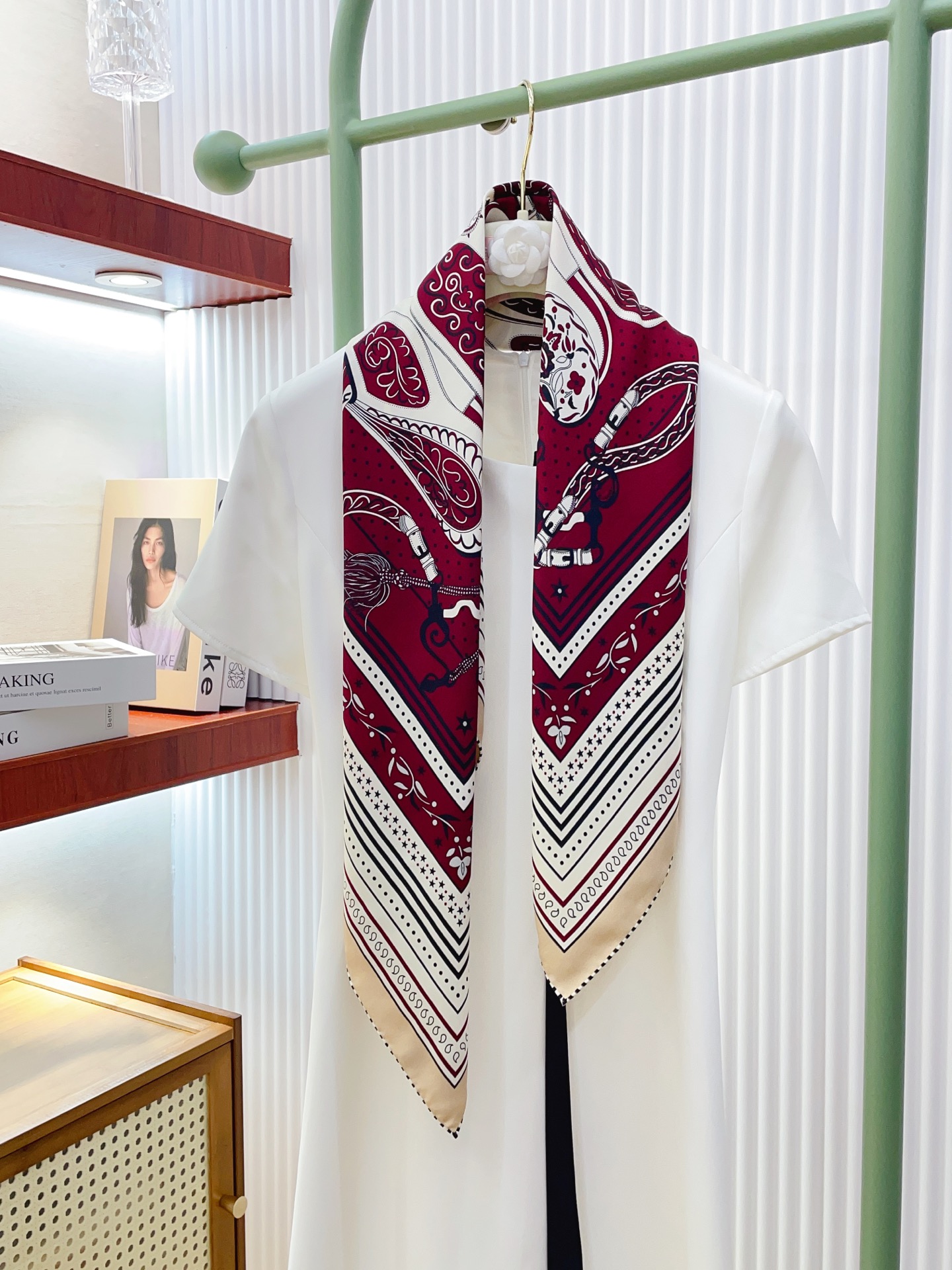 NO:337963,[18 Mmi Double-sided and same color] H**S silk new style is recommended when you buy it [Amazon Festival 90] Silk square scarf, top-level craftsmanship and value counter hot products, three-dimensional presentation patterns and patterns, physical grades, high-end technology, high-end research and development, and special cutting-edge technology processing is loved by Bai Fumei. Whether it is quality, style, price, they scream, super high cost performance, absolutely worth buying twill silk, size 90cm*90cm high version scarf, high version scarf, real silk,19860909【18姆米 双面同色】H**S真丝新款买了都说好看推荐【亚马逊的节日 90】真丝方巾,顶级工艺超值专柜爆款立体呈现图案纹路实物档次极高特殊工艺高端研发惊艳问世特殊尖端工艺处理受到白富美的喜欢 无论是品质 款式 价格都令大牌控的她们尖叫 超高性价比 绝对值得入手斜纹真丝,尺寸90cm*90cm高版本围巾,高版本围巾,real silk,scarf