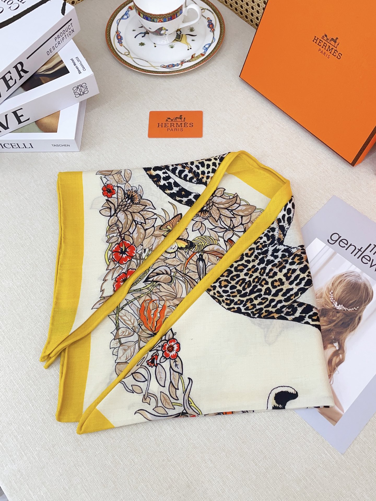 ✨✨【加厚丝毛款 双面同色】上新💏顶级H家专柜最新款【丛林之爱 大三角巾】多功能三角巾 🎀🎀，色彩明丽，