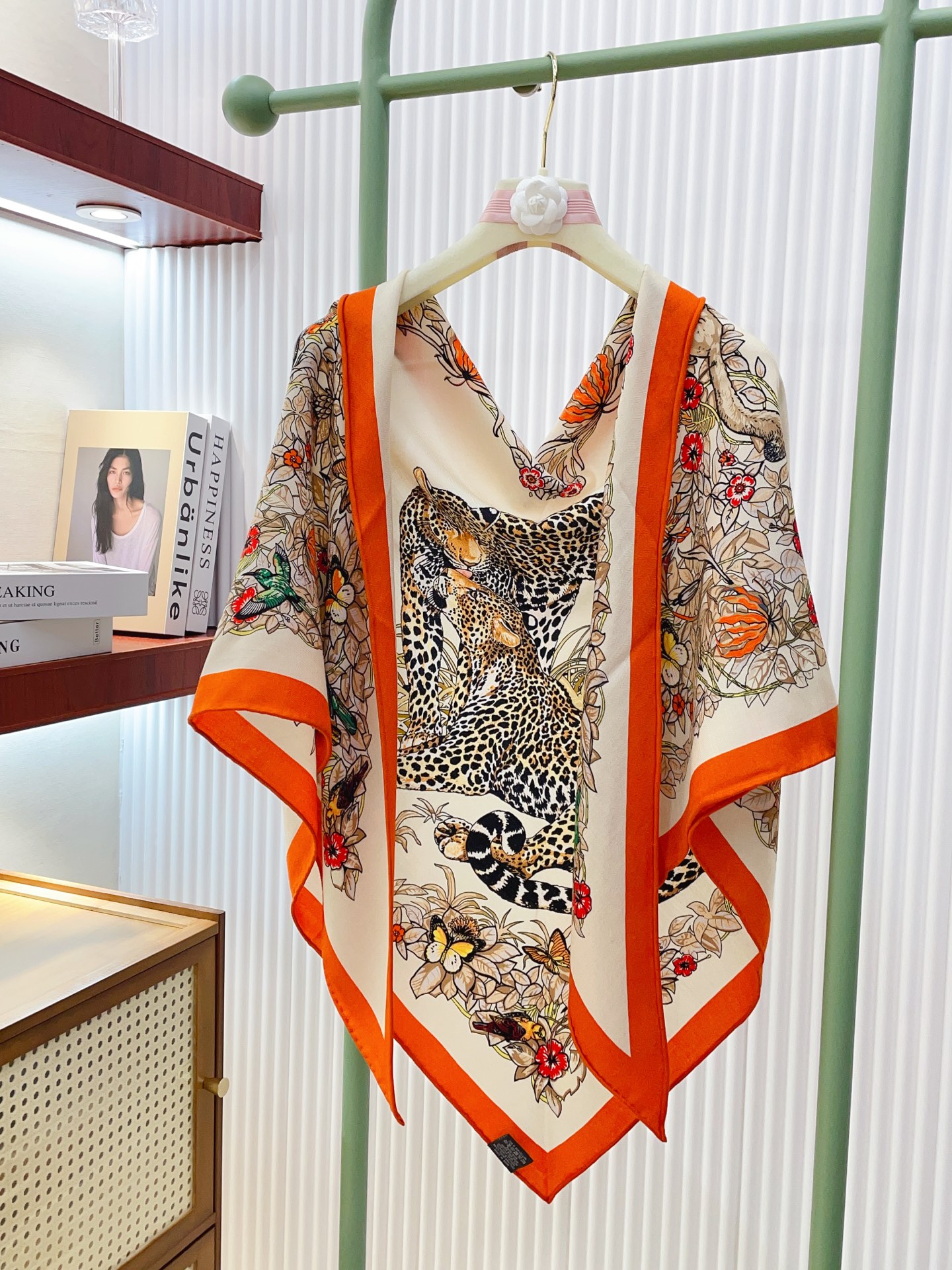 ✨✨【加厚丝毛款 双面同色】上新💏顶级H家专柜最新款【丛林之爱 大三角巾】多功能三角巾 🎀🎀，色彩明丽，