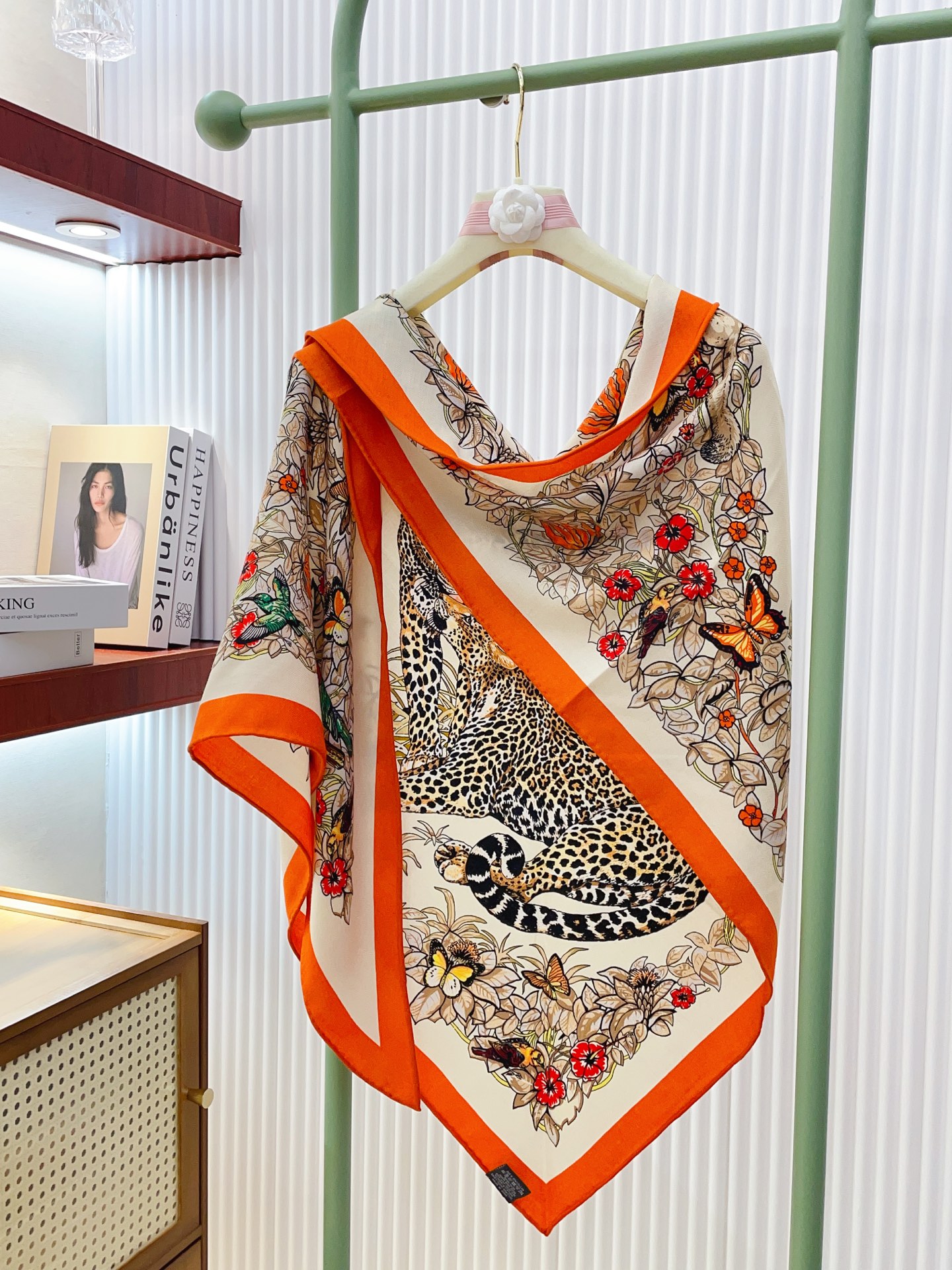 ✨✨【加厚丝毛款 双面同色】上新💏顶级H家专柜最新款【丛林之爱 大三角巾】多功能三角巾 🎀🎀，色彩明丽，