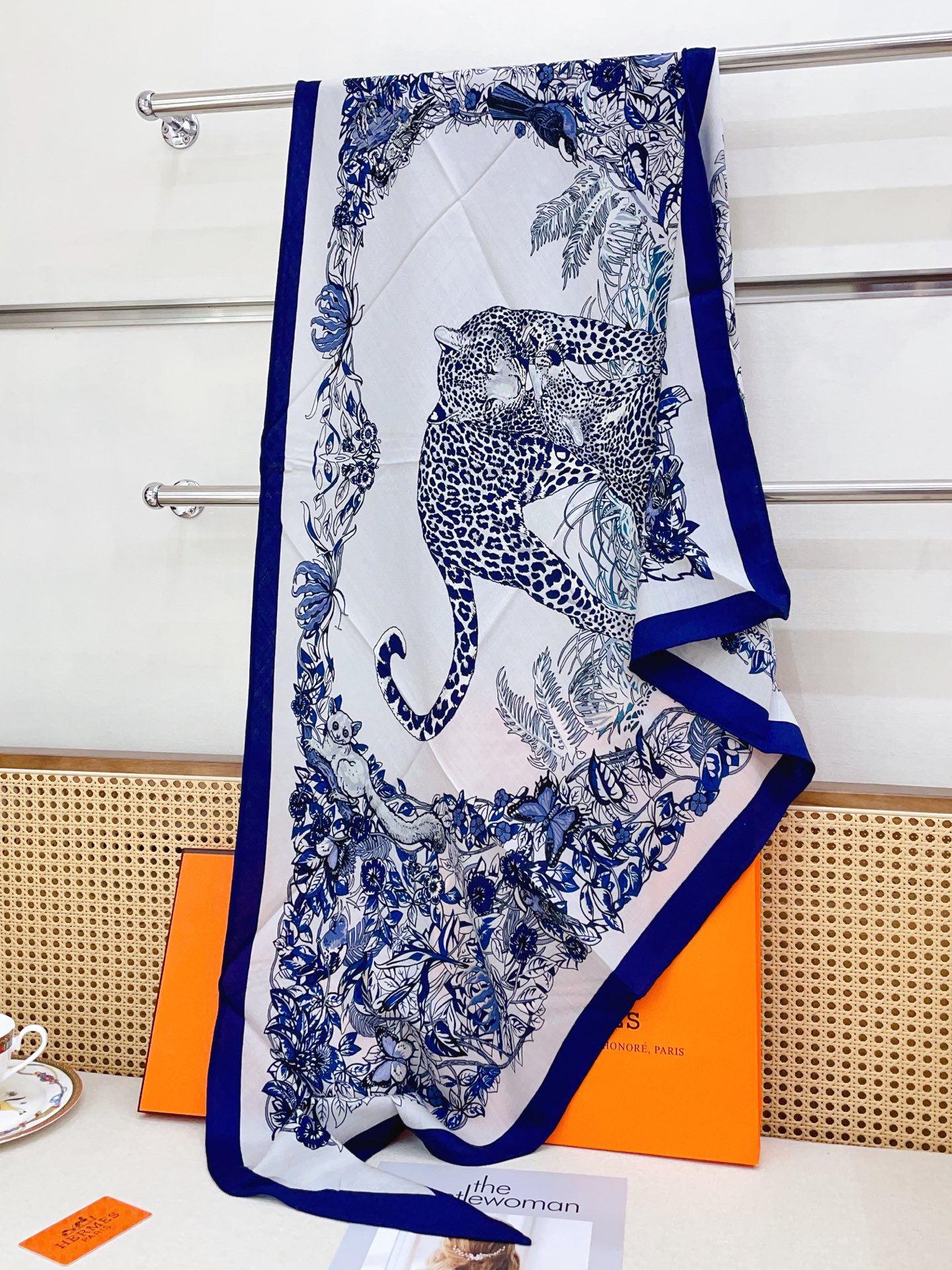 ✨✨【加厚丝毛款 双面同色】上新💏顶级H家专柜最新款【丛林之爱 大三角巾】多功能三角巾 🎀🎀，色彩明丽，