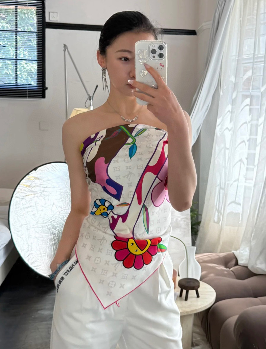 ✨✨【18姆米 双面同色】上身效果疯狂的喜欢❗️专柜也是刚刚上架的，L*最最新款~非常有看头，L的这类元