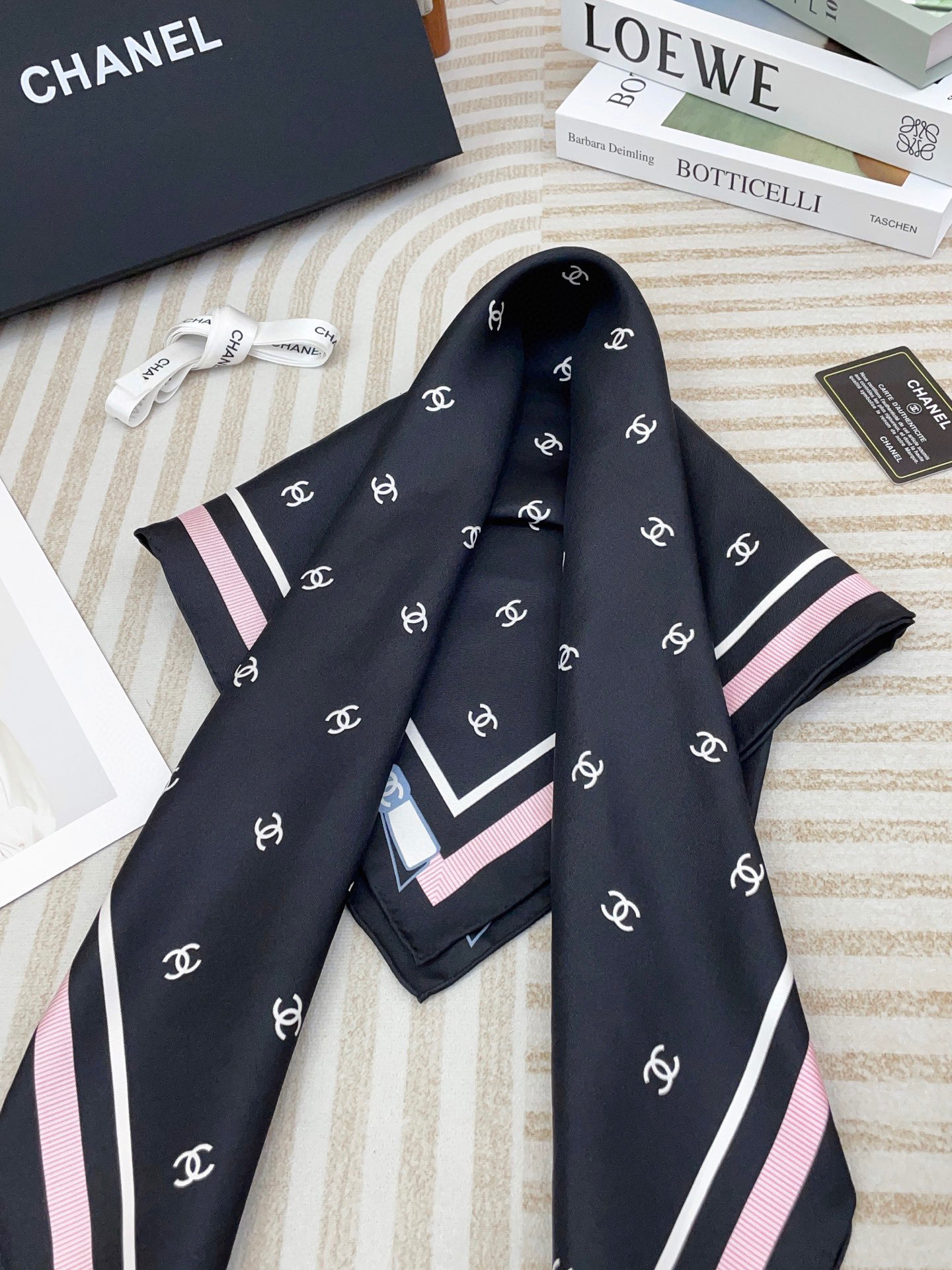 ✨✨【18姆米 双面同色】新款小香‼️美翻了流泪最新御用殿堂级极品‼️经典元素图案设计风格❗️美丽至极 