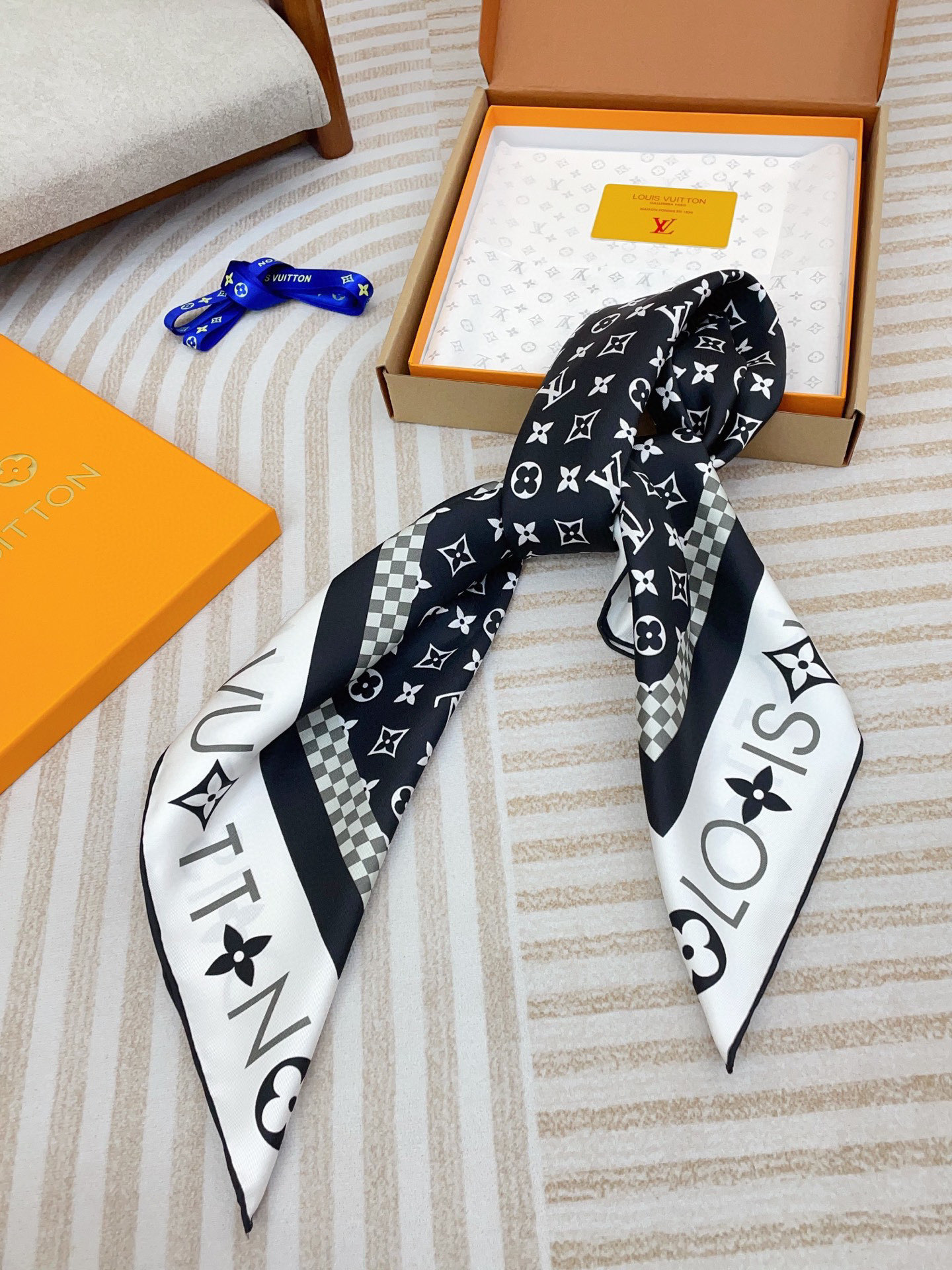 ✨✨【16姆米 单面】上身效果疯狂的喜欢❗️专柜也是刚刚上架的，L*最最新款~非常有看头，L的这类元素一