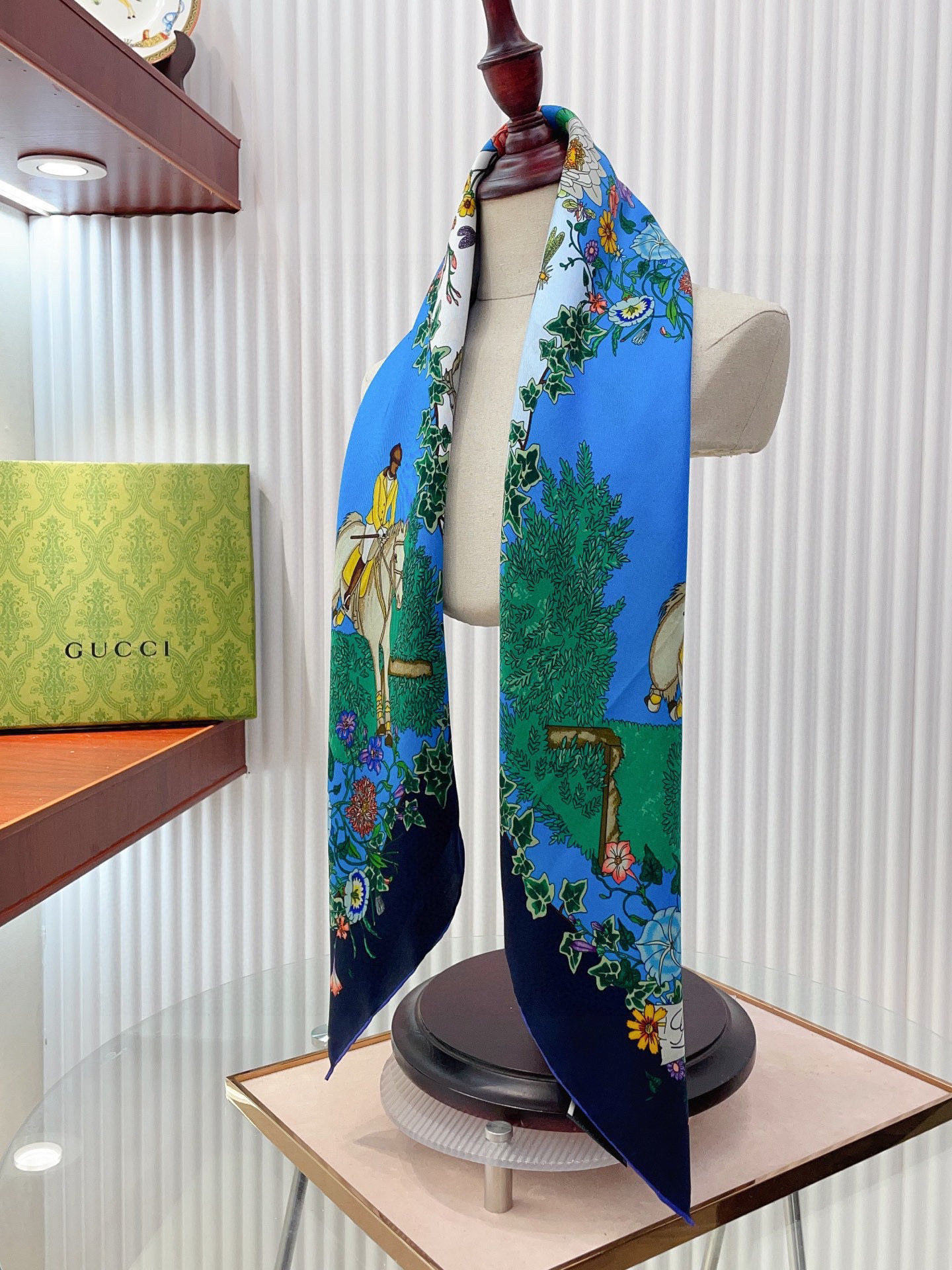 ✨✨【18姆米 双面同色】G家真丝新款🆕👏👏买了都说好看‼️推荐💕真丝方巾，顶级工艺超值‼️专柜爆款🎁💟