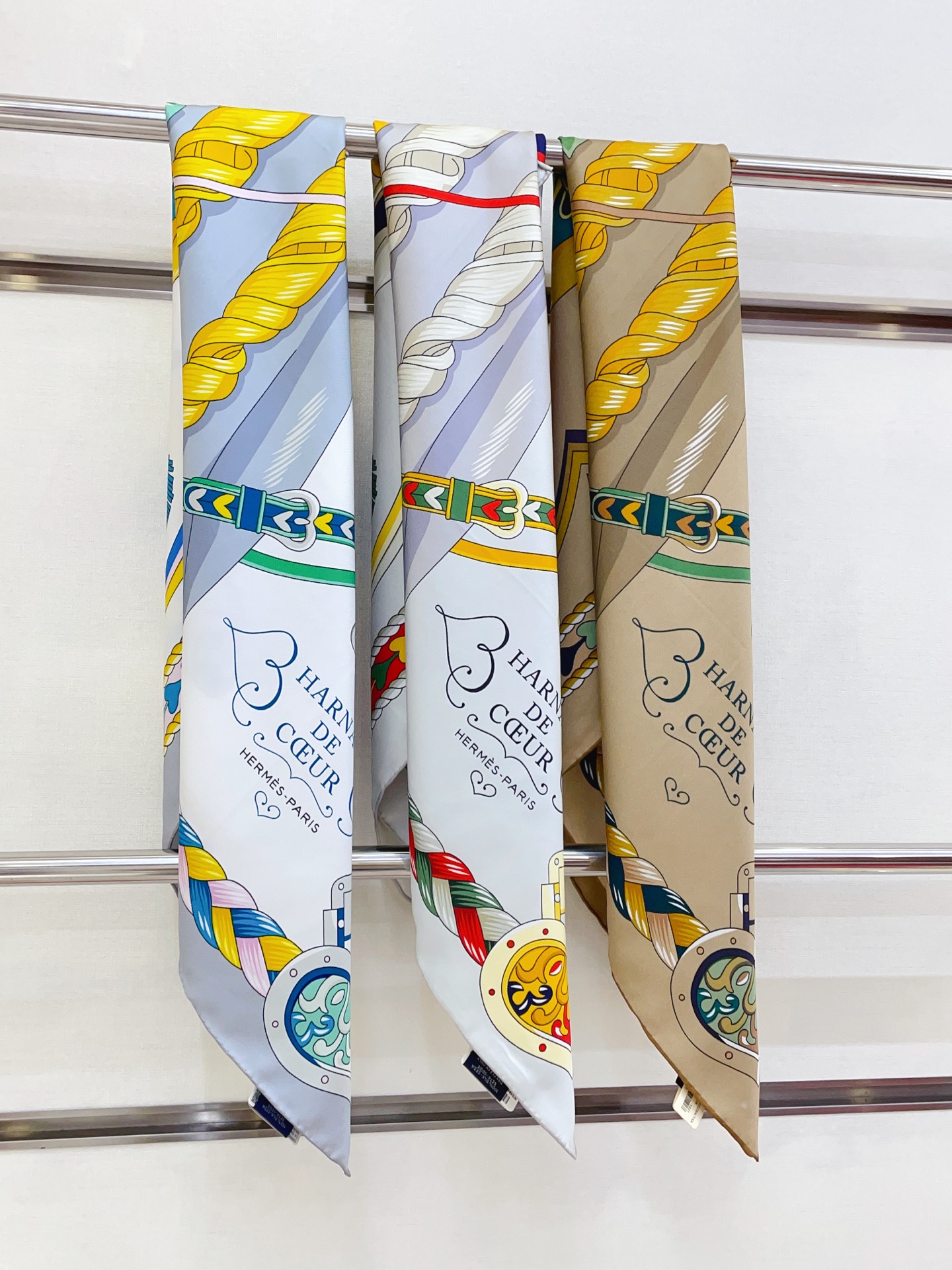 ✨✨【18姆米 双面同色】H家真丝新款🆕👏👏买了都说好看‼️推荐💕【甜蜜鞍具 90】真丝方巾，顶级工艺超