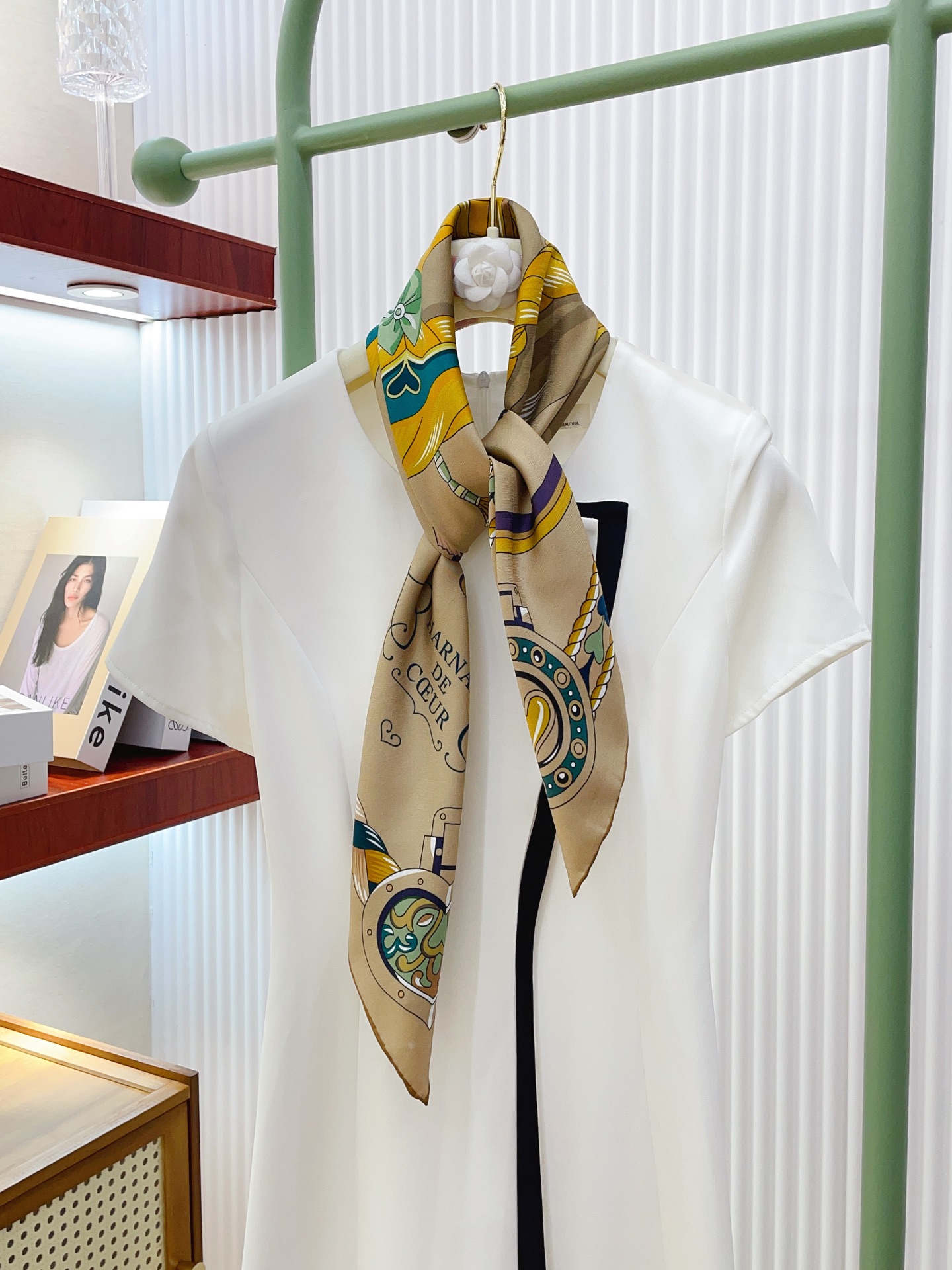 ✨✨【18姆米 双面同色】H家真丝新款🆕👏👏买了都说好看‼️推荐💕【甜蜜鞍具 90】真丝方巾，顶级工艺超