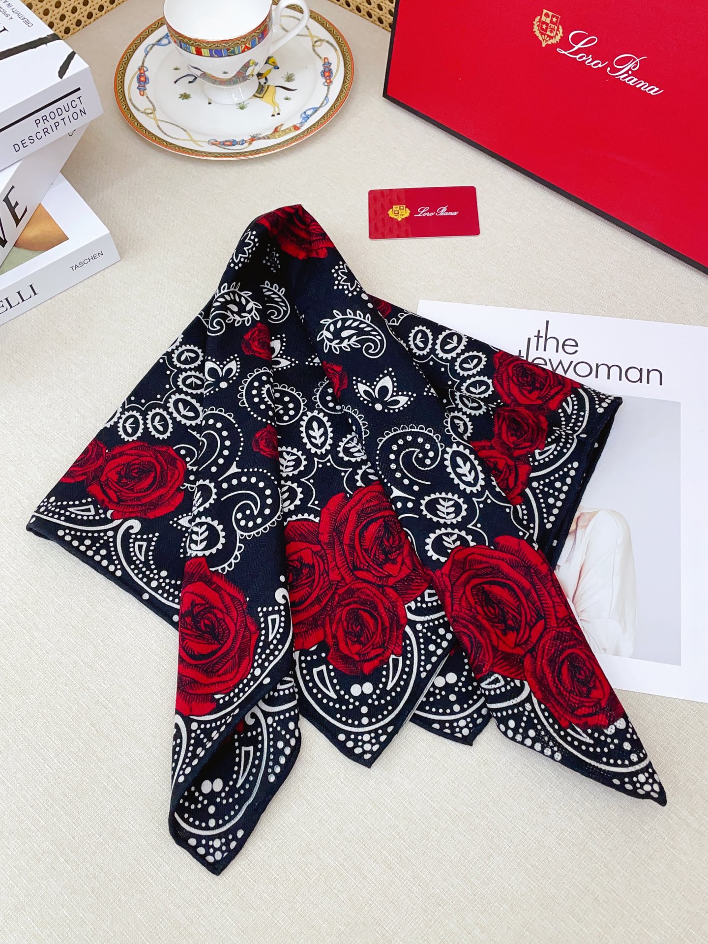 ✨✨【暗纹提花丝毛款 双面同色】新品 LP家【小方巾】春夏真丝款 随意切换造型 ,小巧又不失优雅的款式 