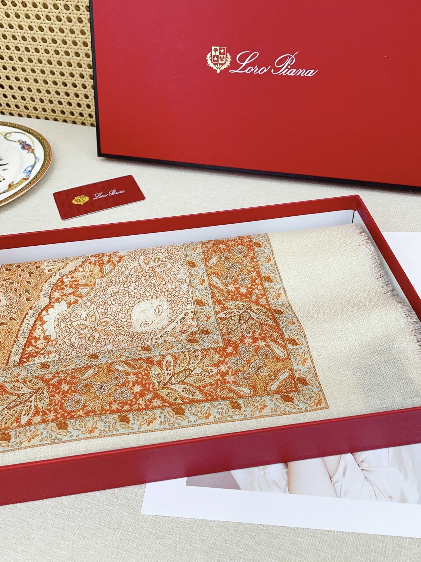 ✨✨低调高奢❗️无论在哪种场合,都能变得高雅有品,超有品味的单品❗️极品精英高手级别的时髦感围巾❗️这款