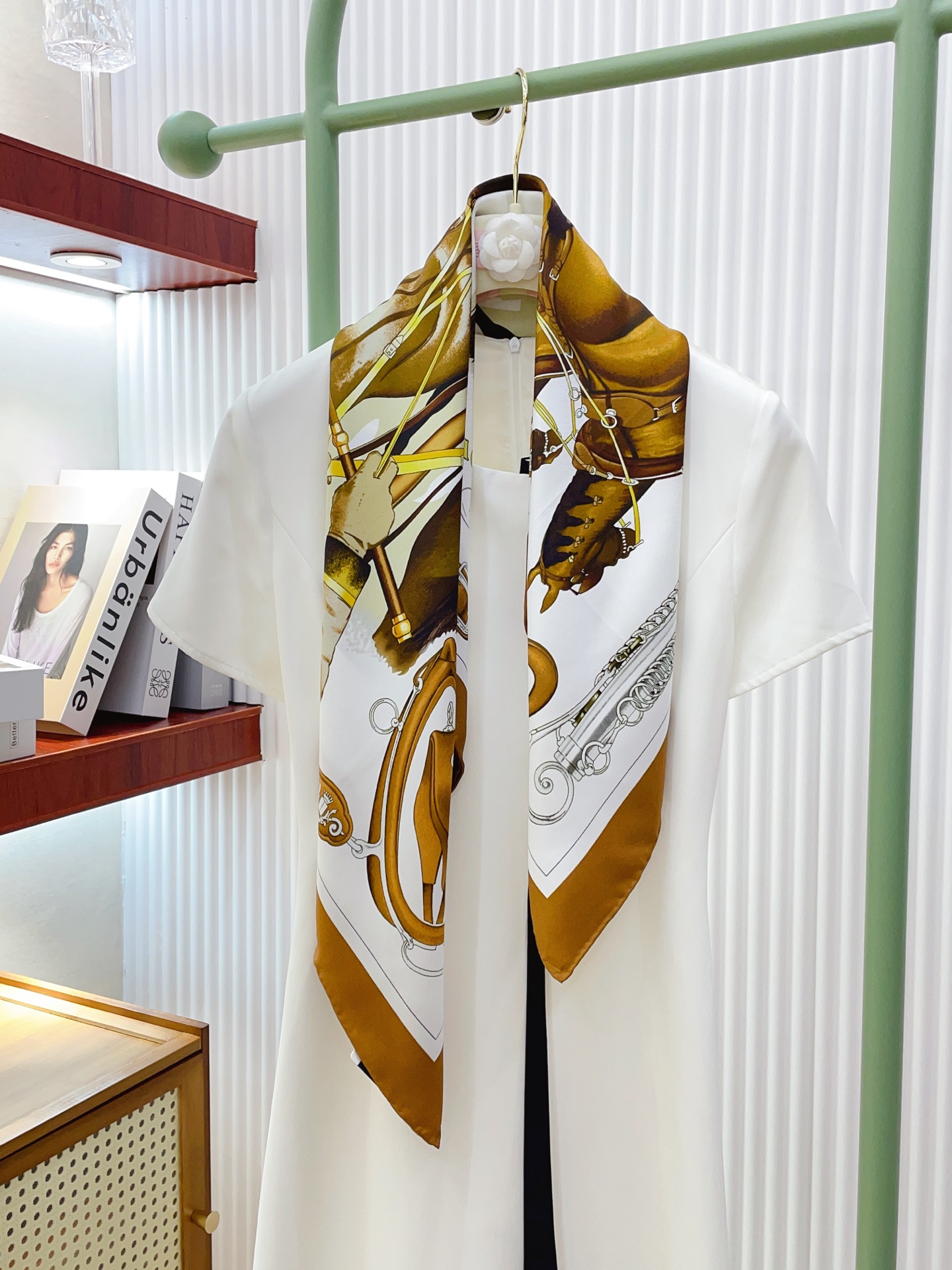 NO:337935,[18 Mmi Double-sided and same color] H**S silk new style is recommended when you buy it [Bow Carriage 90] Silk square scarf, top-level craftsmanship and value-added counters, three-dimensional presentation patterns and patterns, physical grades, high-end technology, high-end research and development, and special cutting-edge technology processing is loved by Bai Fumei. Whether it is quality, style, price, they scream, super high cost performance, absolutely worth buying twill silk, size 90cm*90cm high version scarf, high version scarf, real silk, real silk19860909【18姆米 双面同色】H**S真丝新款买了都说好看推荐【弓形马车 90】真丝方巾,顶级工艺超值专柜爆款立体呈现图案纹路实物档次极高特殊工艺高端研发惊艳问世特殊尖端工艺处理受到白富美的喜欢 无论是品质 款式 价格都令大牌控的她们尖叫 超高性价比 绝对值得入手斜纹真丝,尺寸90cm*90cm高版本围巾,高版本围巾,real silk,scarf