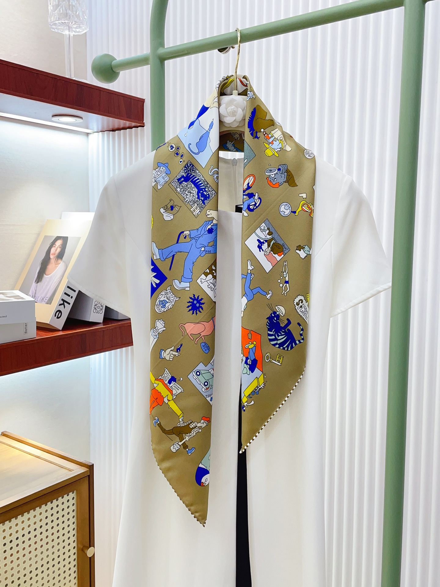 NO:337915,[18 Mmi Double-sided and same color] H**S silk new style is recommended when you buy it [Free Square Scarf 90] Silk Square Scarf, top-level craftsmanship and value-added counters, three-dimensional presentation patterns and patterns, physical grades, high-end technology, high-end research and development, and special cutting-edge process is loved by Bai Fumei. Whether it is quality, style, price, they scream, super high cost-effectiveness, absolutely worth buying twill silk, size 90cm*90cm high version scarf, high version scarf, real silk,19860909【18姆米 双面同色】H**S真丝新款买了都说好看推荐【自由方巾90】真丝方巾,顶级工艺超值专柜爆款立体呈现图案纹路实物档次极高特殊工艺高端研发惊艳问世特殊尖端工艺处理受到白富美的喜欢 无论是品质 款式 价格都令大牌控的她们尖叫 超高性价比 绝对值得入手斜纹真丝,尺寸90cm*90cm高版本围巾,高版本围巾,real silk,scarf