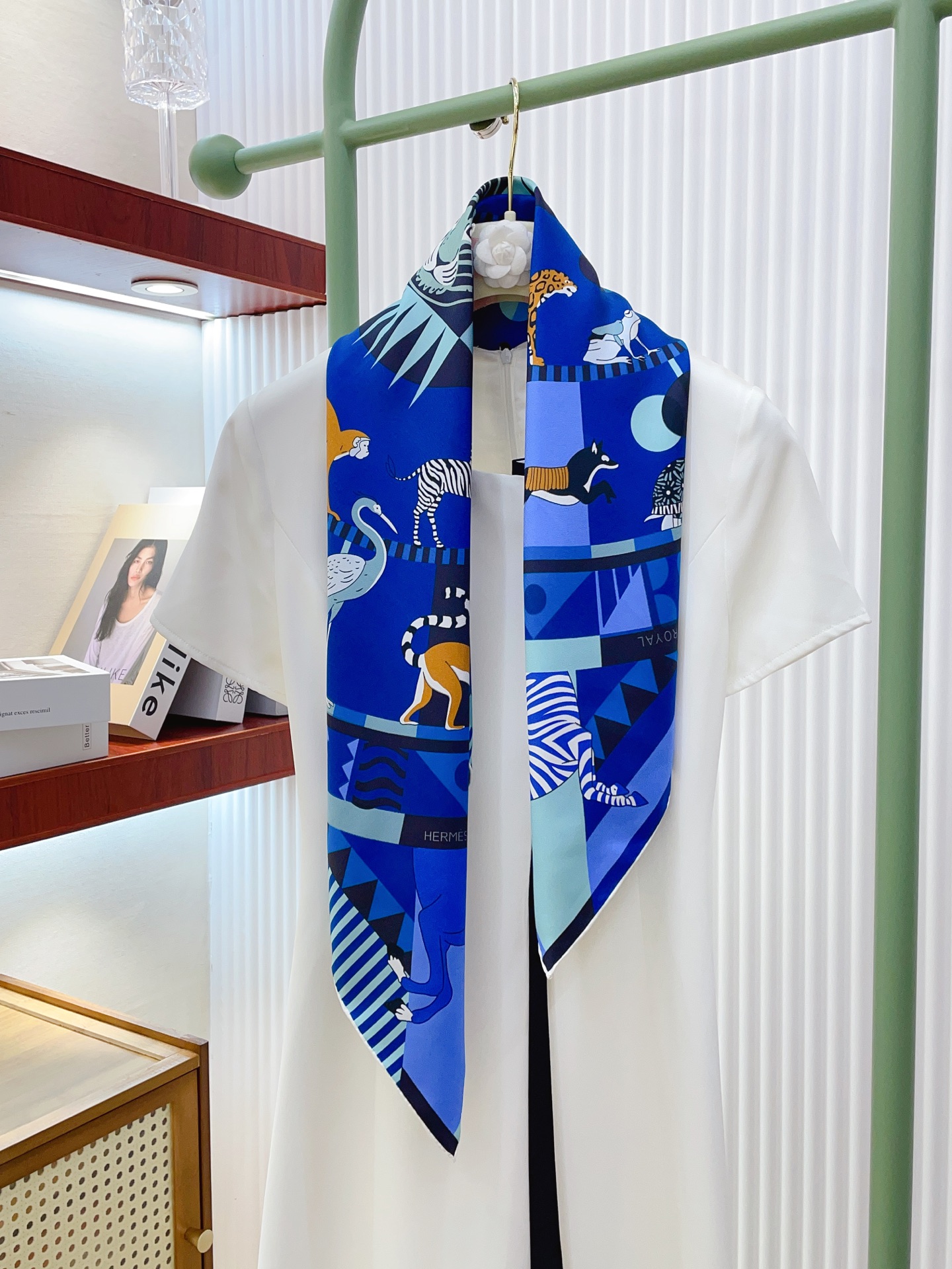 NO:337979,[18 Mmi Double-sided and same color] H**S silk new style is recommended when you buy it [Tiger of Kings Carousel 90] Silk square scarf, top-level craftsmanship and value-added counters, three-dimensional presentation patterns and patterns, physical grades, high-end technology, high-end research and development, and special cutting-edge technology processing is loved by Bai Fumei. Whether it is quality, style, price, they scream, super high cost performance, absolutely worth buying twill silk, size 90cm*90cm high version scarf, high version scarf, real silk,19860909【18姆米 双面同色】H**S真丝新款买了都说好看推荐【王者之虎的旋转木马90】真丝方巾,顶级工艺超值专柜爆款立体呈现图案纹路实物档次极高特殊工艺高端研发惊艳问世特殊尖端工艺处理受到白富美的喜欢 无论是品质 款式 价格都令大牌控的她们尖叫 超高性价比 绝对值得入手斜纹真丝,尺寸90cm*90cm高版本围巾,高版本围巾,real silk,scarf