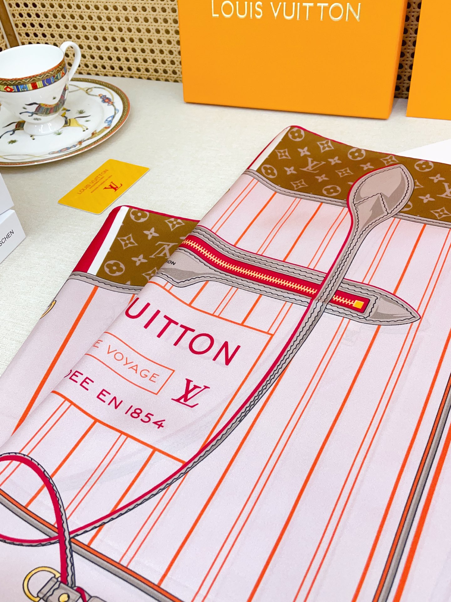 ✨✨【16姆米 单面】上身效果疯狂的喜欢❗️专柜也是刚刚上架的，L*最最新款~非常有看头，L的这类元素一