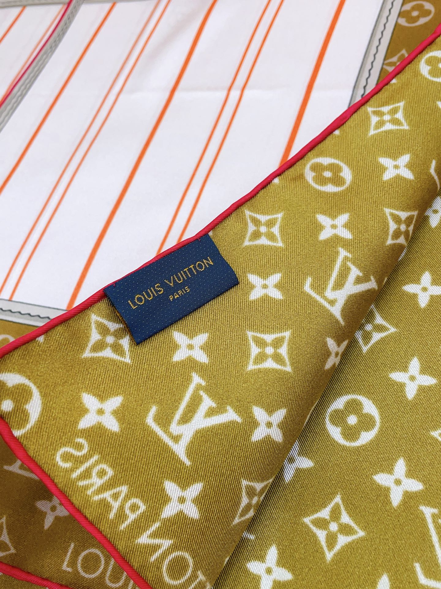 ✨✨【16姆米 单面】上身效果疯狂的喜欢❗️专柜也是刚刚上架的，L*最最新款~非常有看头，L的这类元素一