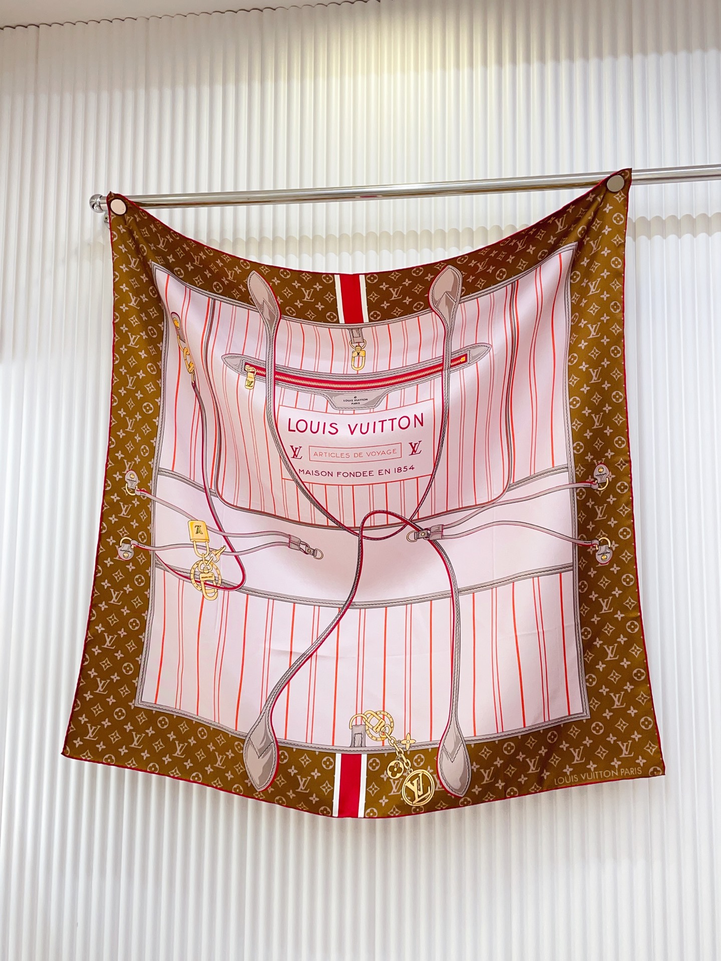 ✨✨【16姆米 单面】上身效果疯狂的喜欢❗️专柜也是刚刚上架的，L*最最新款~非常有看头，L的这类元素一