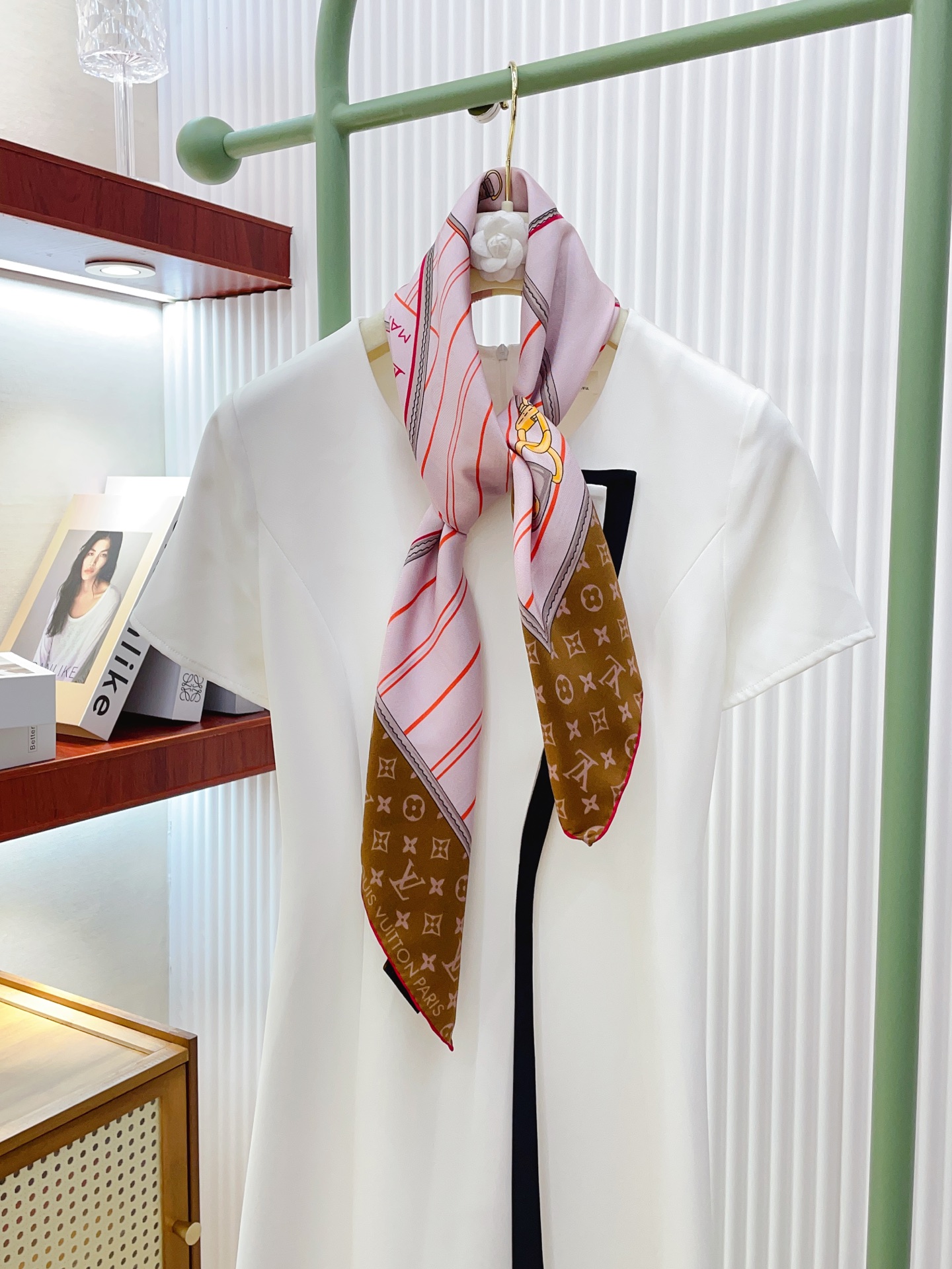 ✨✨【16姆米 单面】上身效果疯狂的喜欢❗️专柜也是刚刚上架的，L*最最新款~非常有看头，L的这类元素一