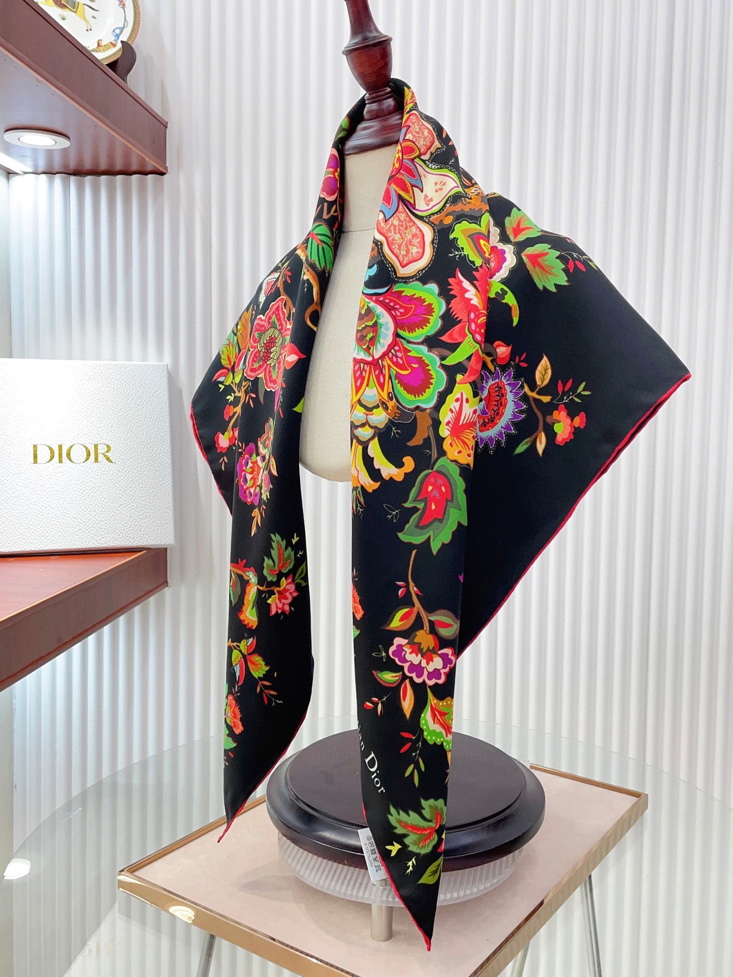 ✨✨【16姆米 单面】高级感爆棚❗️CD【花卉印花 90】高级时髦风‼️配色非常考究，图案匠心，上身简直