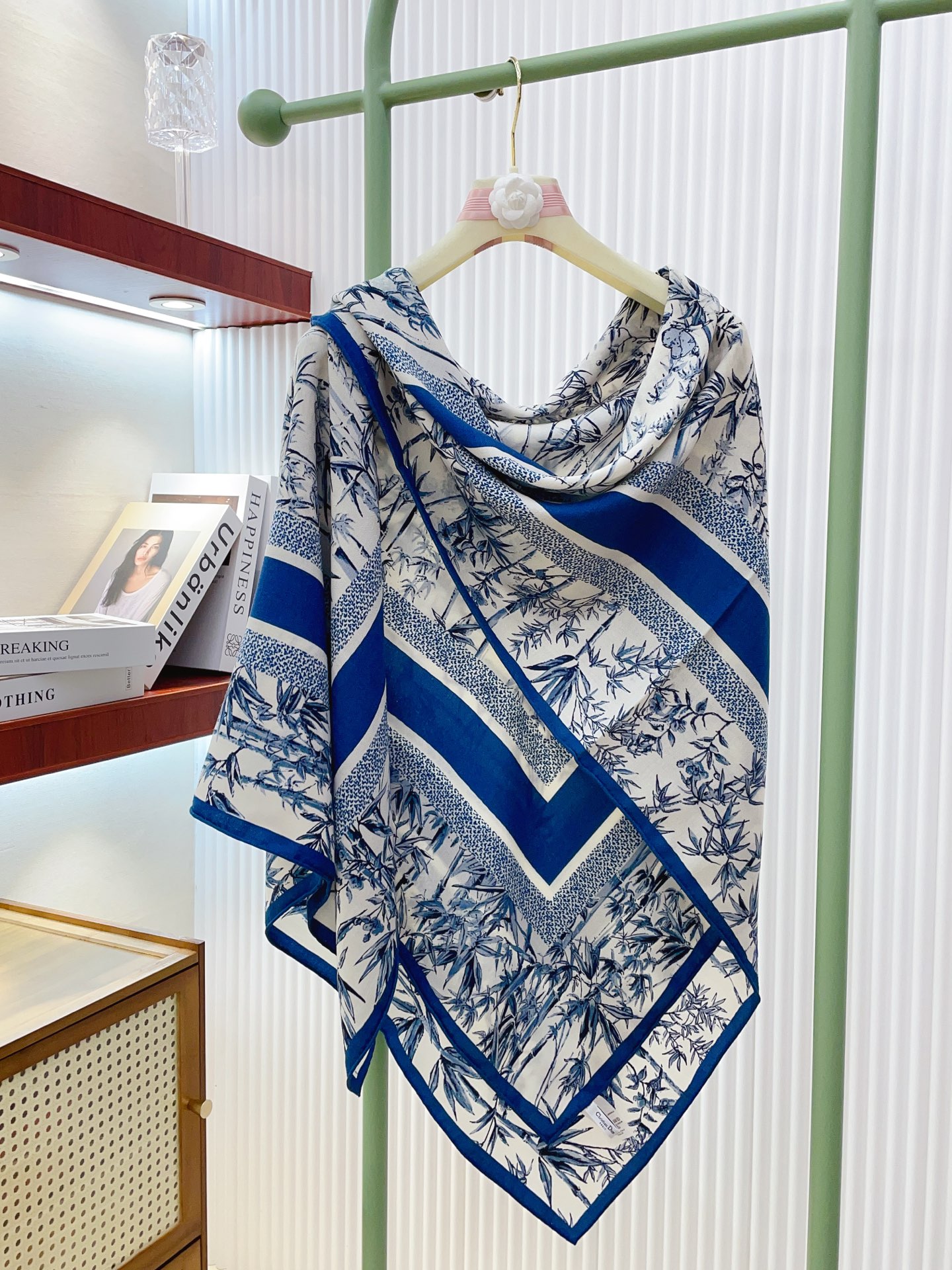 ✨✨【双面同色 丝毛款】CD家羊绒新款 买了都说好看‼️推荐💕双面同色羊绒方巾‼️D家ZG爆款🎁💟立体呈