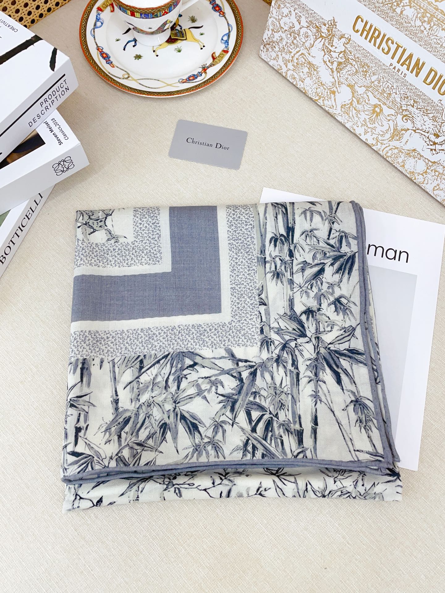 ✨✨【双面同色 丝毛款】CD家羊绒新款 买了都说好看‼️推荐💕双面同色羊绒方巾‼️D家ZG爆款🎁💟立体呈