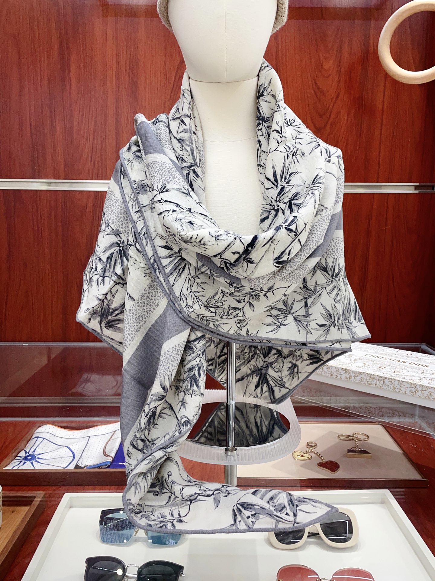 ✨✨【双面同色 丝毛款】CD家羊绒新款 买了都说好看‼️推荐💕双面同色羊绒方巾‼️D家ZG爆款🎁💟立体呈