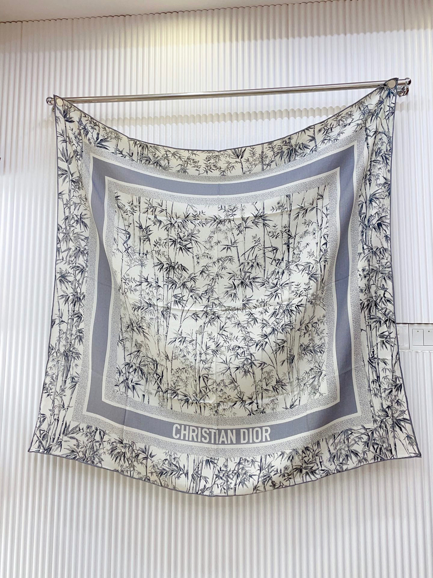 ✨✨【双面同色 丝毛款】CD家羊绒新款 买了都说好看‼️推荐💕双面同色羊绒方巾‼️D家ZG爆款🎁💟立体呈