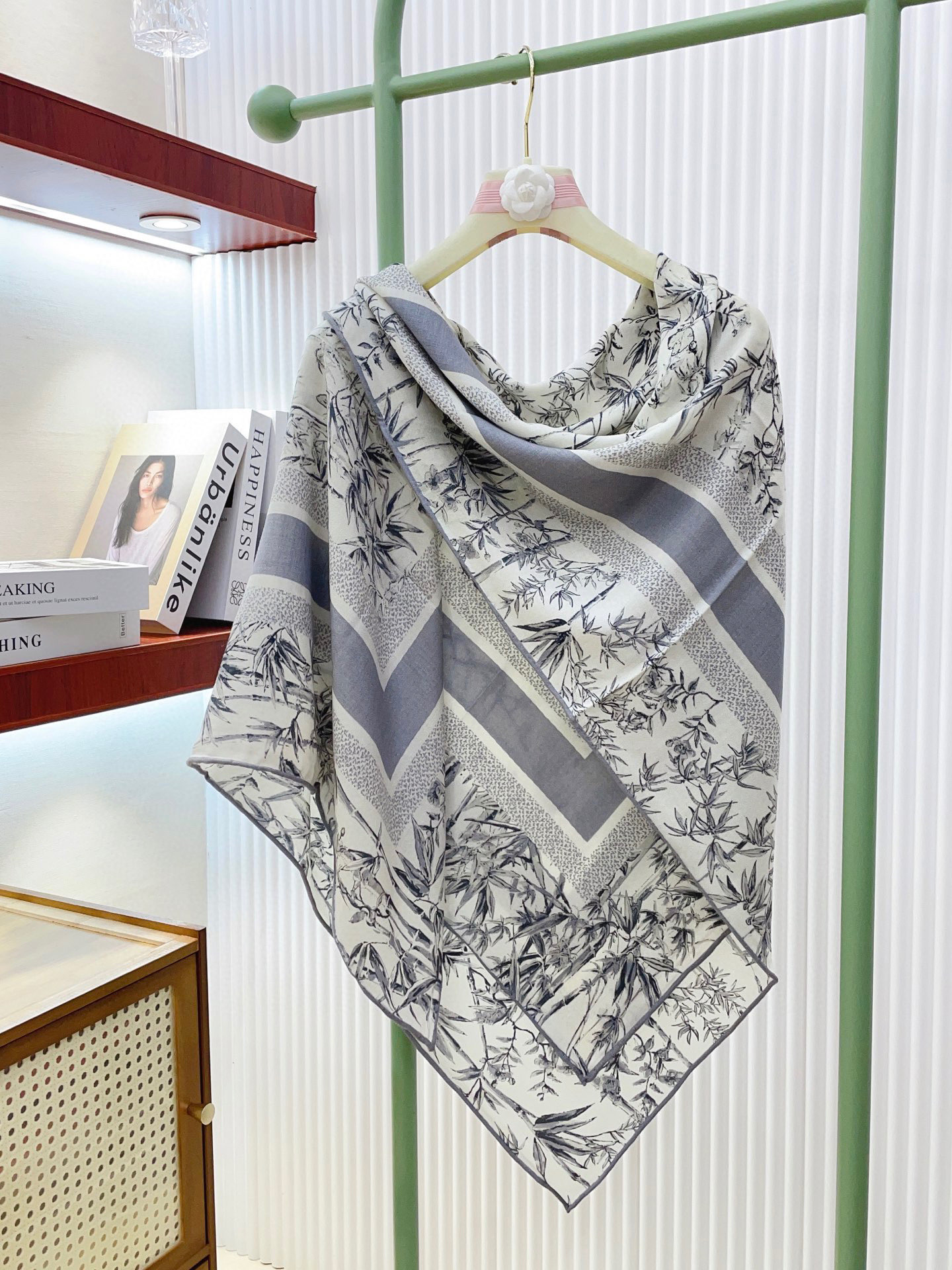 ✨✨【双面同色 丝毛款】CD家羊绒新款 买了都说好看‼️推荐💕双面同色羊绒方巾‼️D家ZG爆款🎁💟立体呈