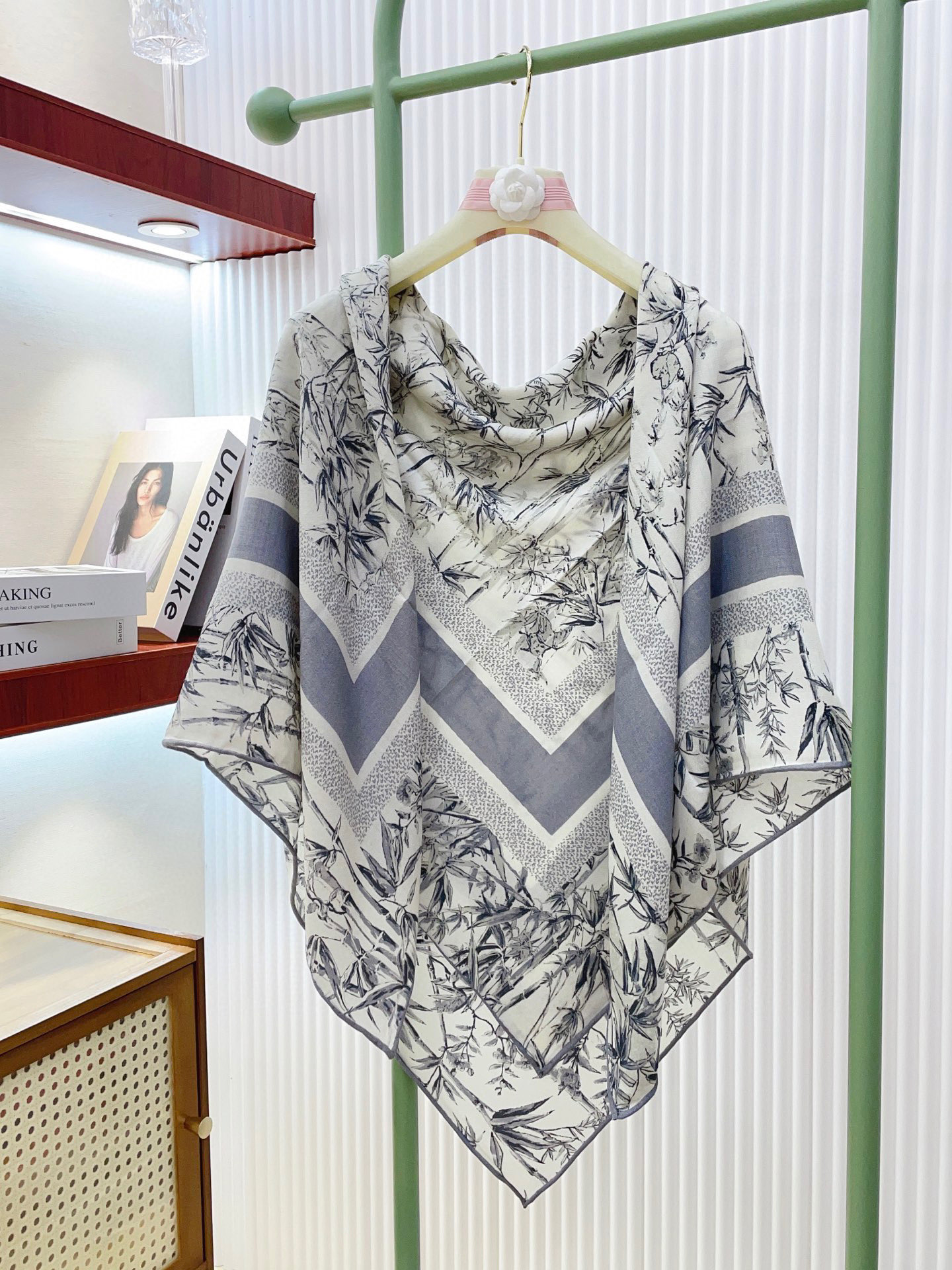 ✨✨【双面同色 丝毛款】CD家羊绒新款 买了都说好看‼️推荐💕双面同色羊绒方巾‼️D家ZG爆款🎁💟立体呈