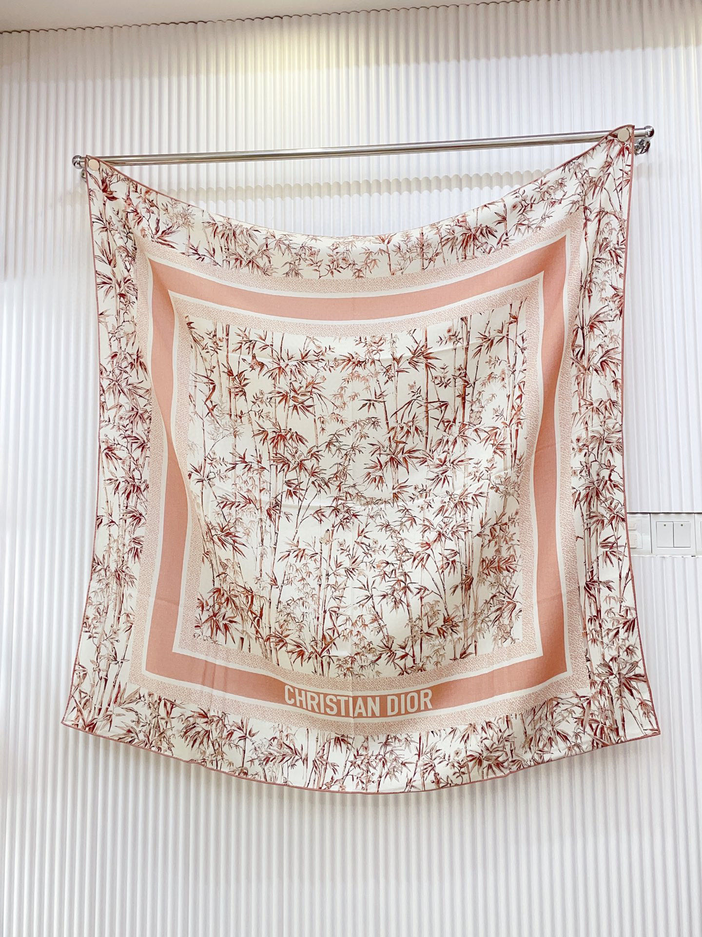 ✨✨【双面同色 丝毛款】CD家羊绒新款 买了都说好看‼️推荐💕双面同色羊绒方巾‼️D家ZG爆款🎁💟立体呈