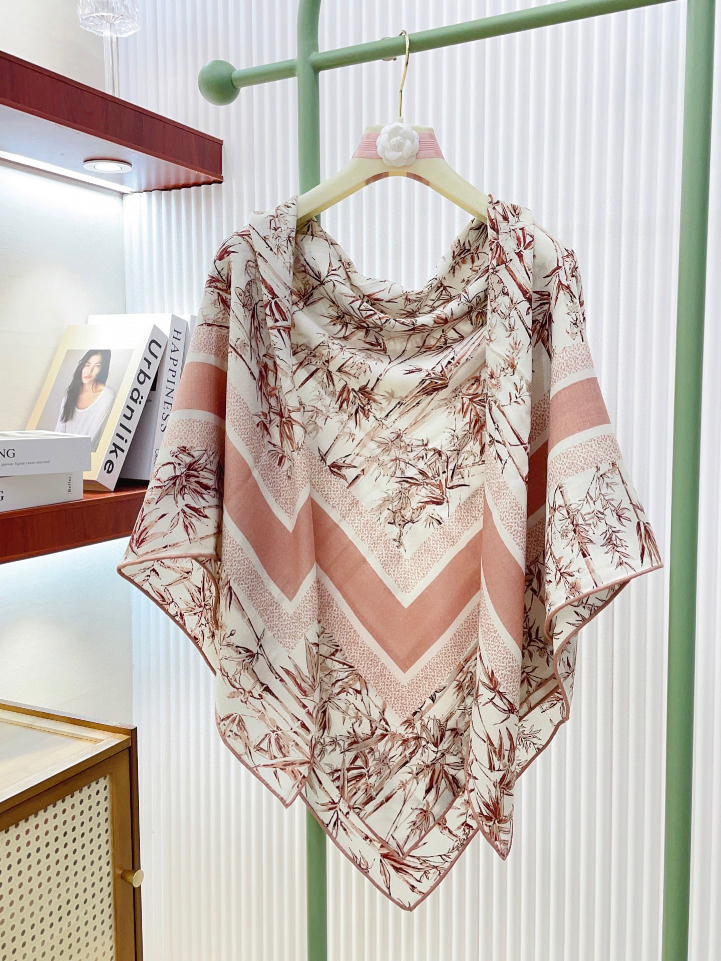 ✨✨【双面同色 丝毛款】CD家羊绒新款 买了都说好看‼️推荐💕双面同色羊绒方巾‼️D家ZG爆款🎁💟立体呈