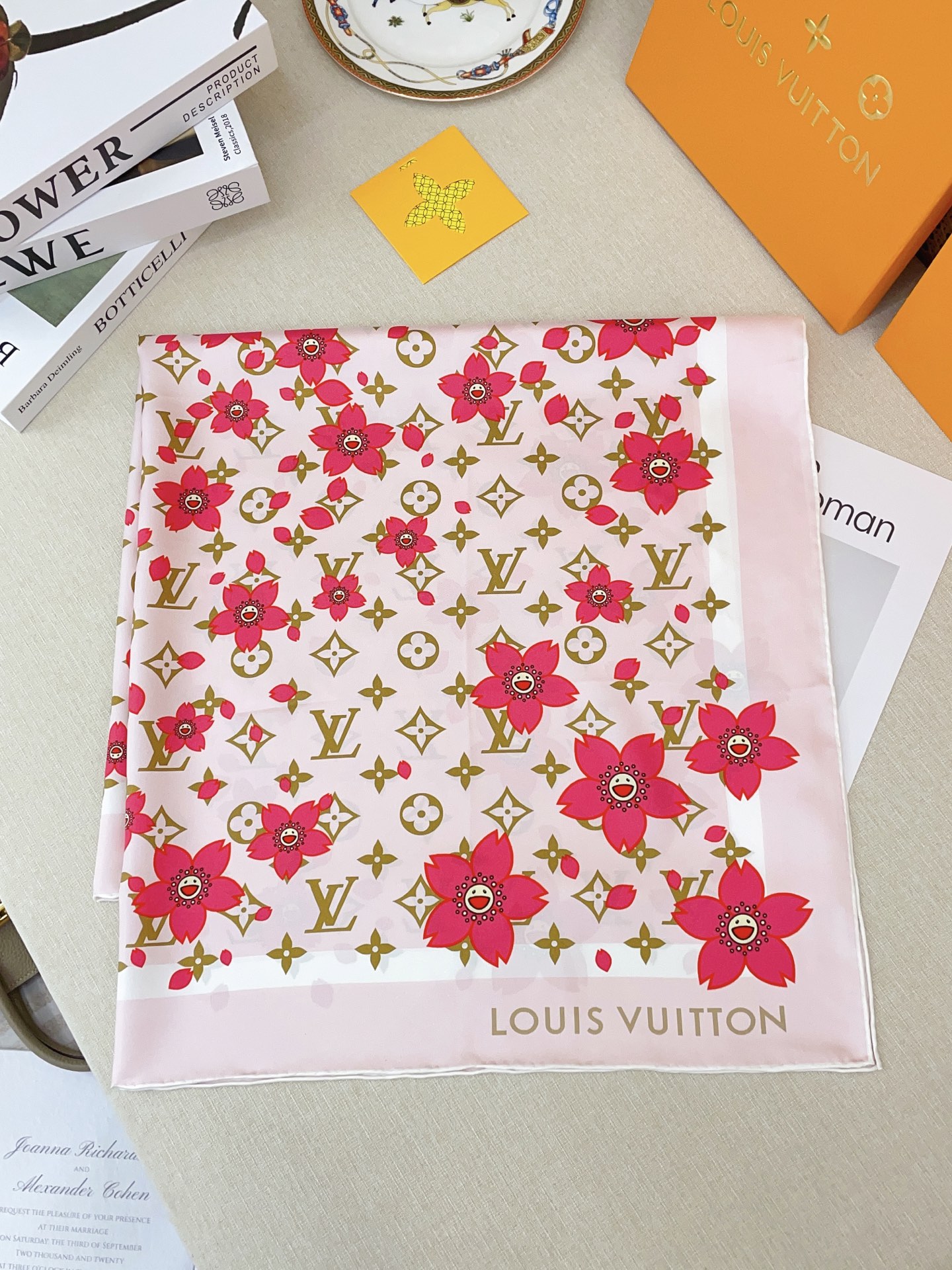 ✨✨【18姆米 双面同色】上身效果疯狂的喜欢❗️专柜也是刚刚上架的，L*最最新款~非常有看头，L的这类元