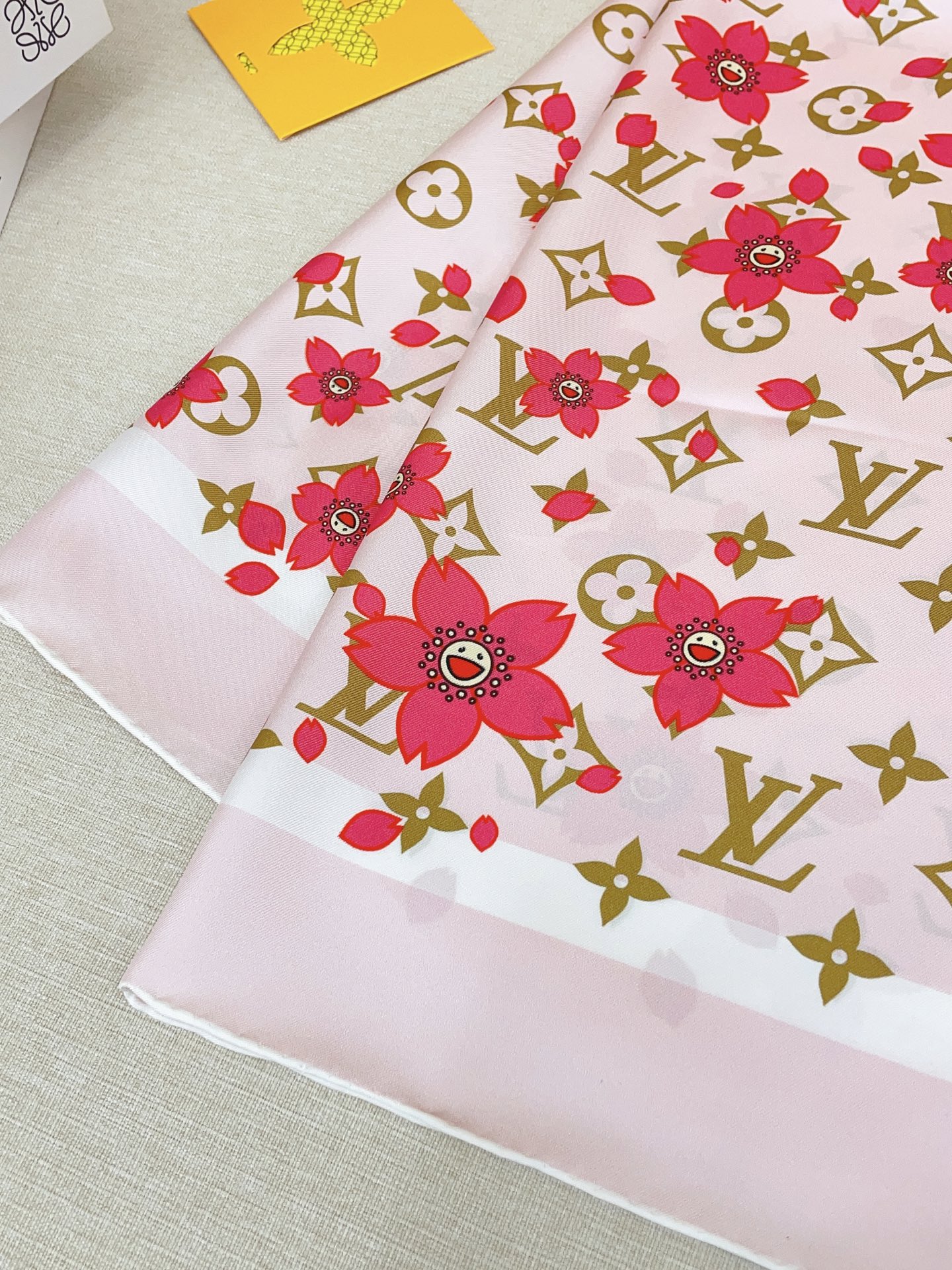 ✨✨【18姆米 双面同色】上身效果疯狂的喜欢❗️专柜也是刚刚上架的，L*最最新款~非常有看头，L的这类元