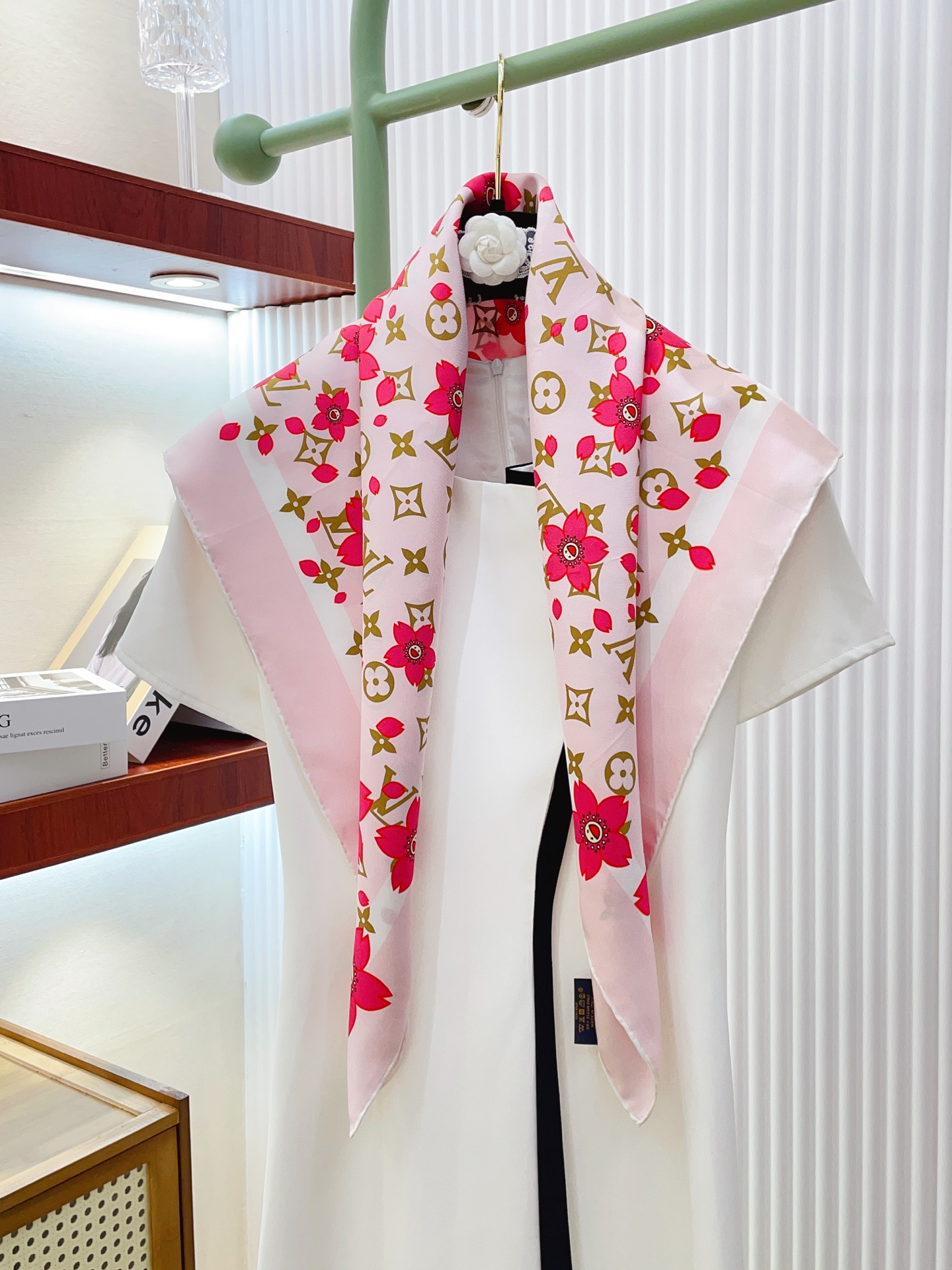 ✨✨【18姆米 双面同色】上身效果疯狂的喜欢❗️专柜也是刚刚上架的，L*最最新款~非常有看头，L的这类元