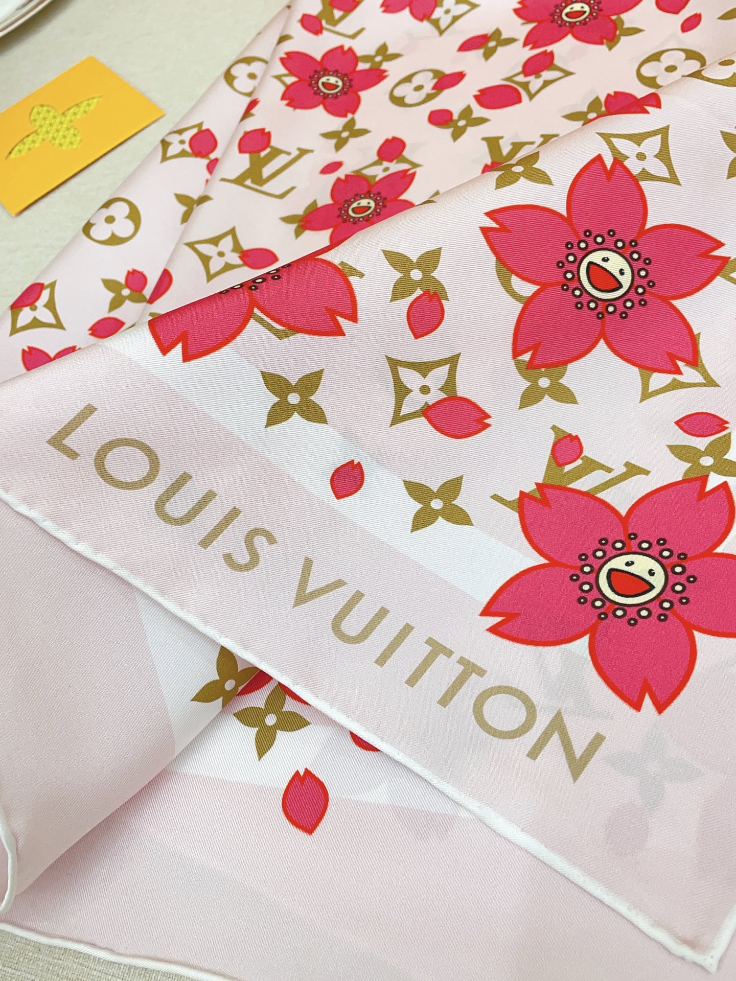 ✨✨【18姆米 双面同色】上身效果疯狂的喜欢❗️专柜也是刚刚上架的，L*最最新款~非常有看头，L的这类元