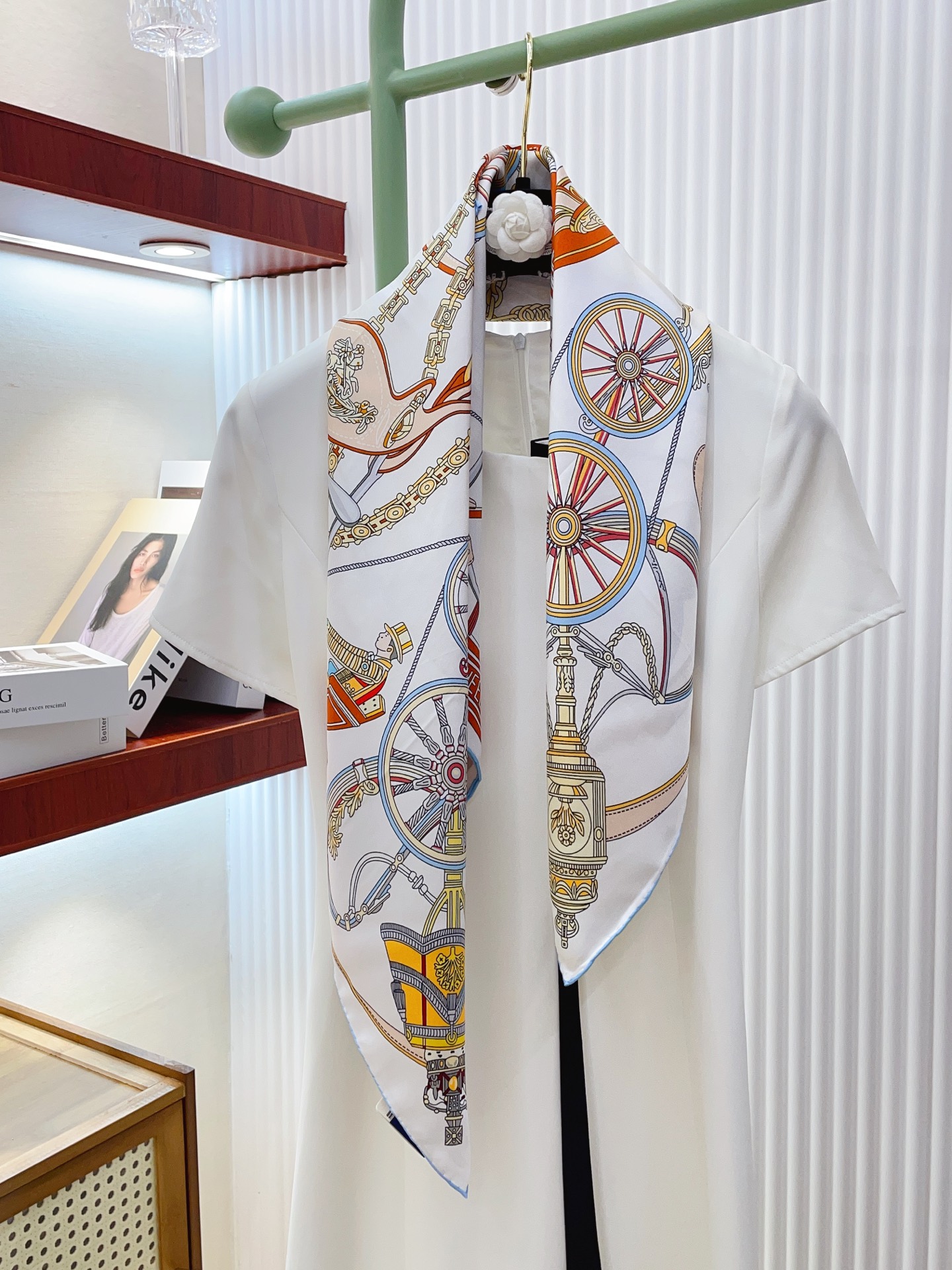 NO:341888,[18 Mmi Double-sided and same color] H**S silk new style is recommended when you buy it [Dignity Wheel 90] Silk square scarf, top-level craftsmanship and value counter hot products, three-dimensional presentation patterns and patterns, physical grades, high-end technology, high-end research and development, and special cutting-edge technology processing is loved by Bai Fumei. Whether it is quality, style, price, they scream, super high cost performance, absolutely worth buying twill silk, size 90cm*90cm high version scarf, high version scarf, real silk,19860909【18姆米 双面同色】H**S真丝新款买了都说好看推荐【尊贵之轮 90】真丝方巾,顶级工艺超值专柜爆款立体呈现图案纹路实物档次极高特殊工艺高端研发惊艳问世特殊尖端工艺处理受到白富美的喜欢 无论是品质 款式 价格都令大牌控的她们尖叫 超高性价比 绝对值得入手斜纹真丝,尺寸90cm*90cm高版本围巾,高版本围巾,real silk,scarf