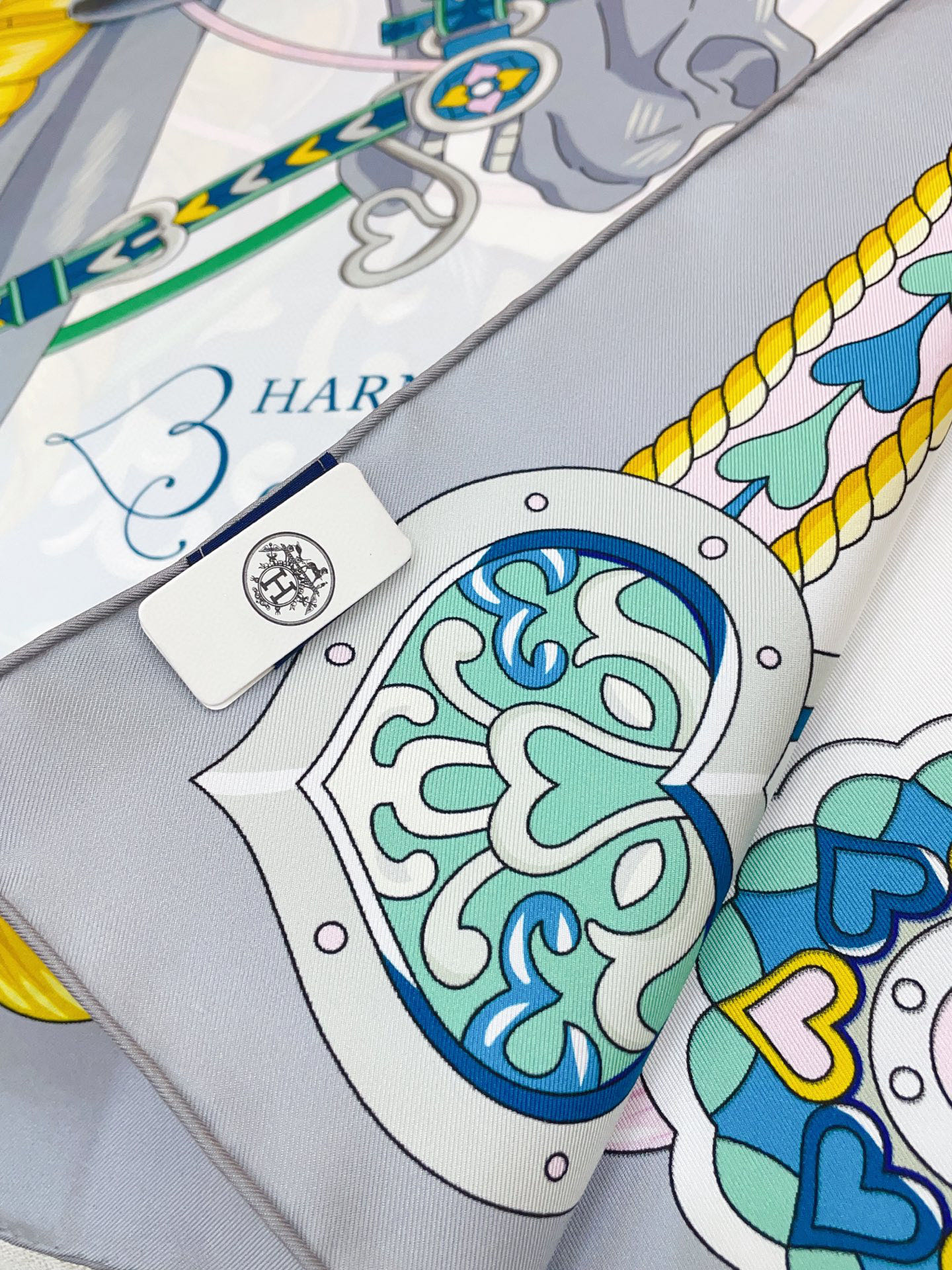 ✨✨【18姆米 双面同色】H家真丝新款🆕👏👏买了都说好看‼️推荐💕【甜蜜鞍具 90】真丝方巾，顶级工艺超